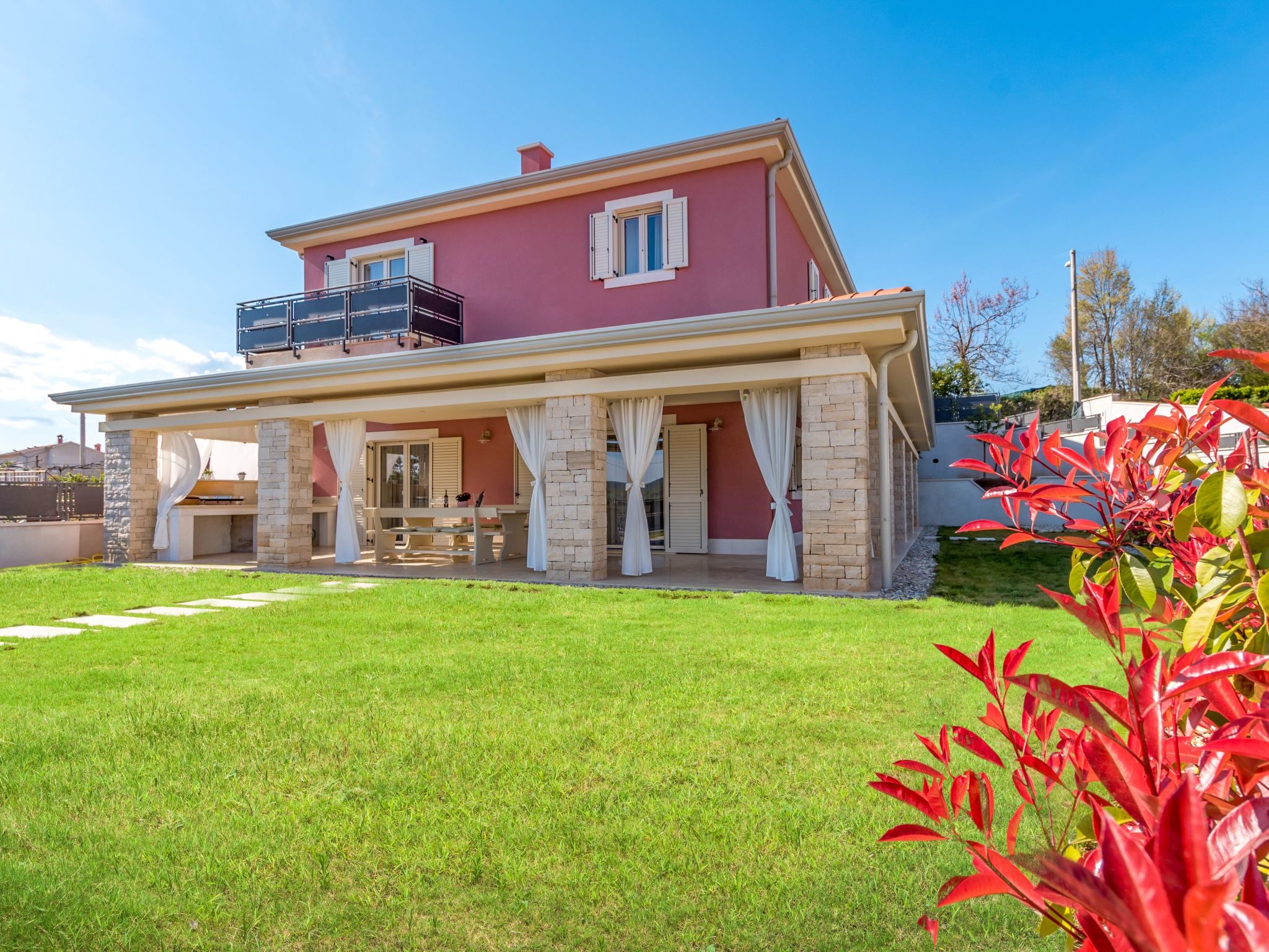 Villa Violette mit Pool nahe Stadtzentrum-Binnen