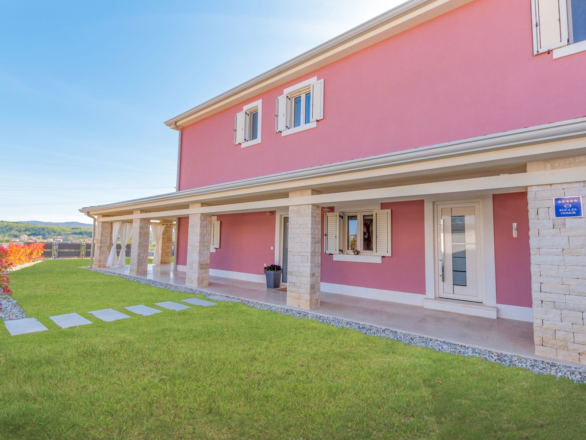 Villa Violette mit Pool nahe Stadtzentrum-Binnen