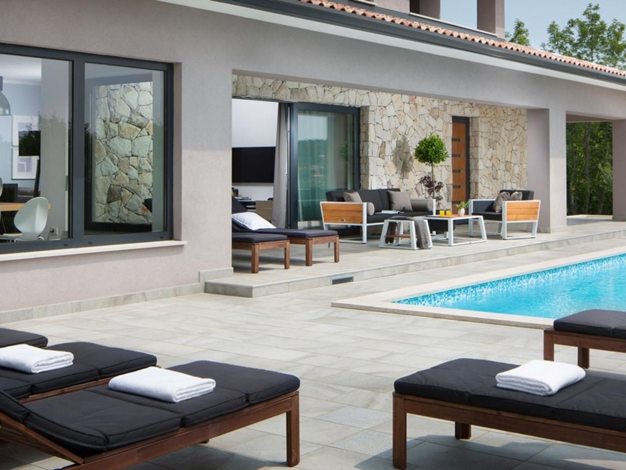 Moderne Villa Arsia mit Pool, gelegen in der Nähe von Labin-Drinnen