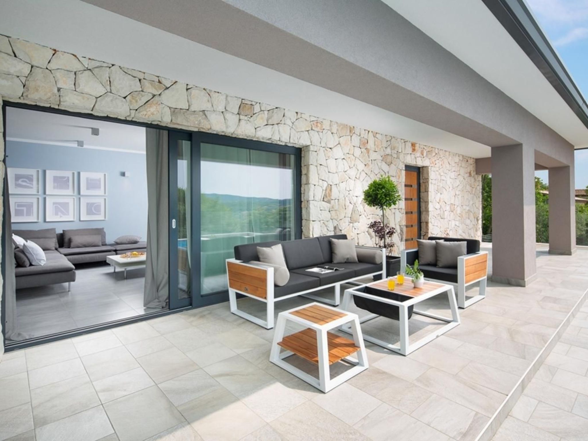 Moderne Villa Arsia mit Pool, gelegen in der Nähe von Labin-Drinnen