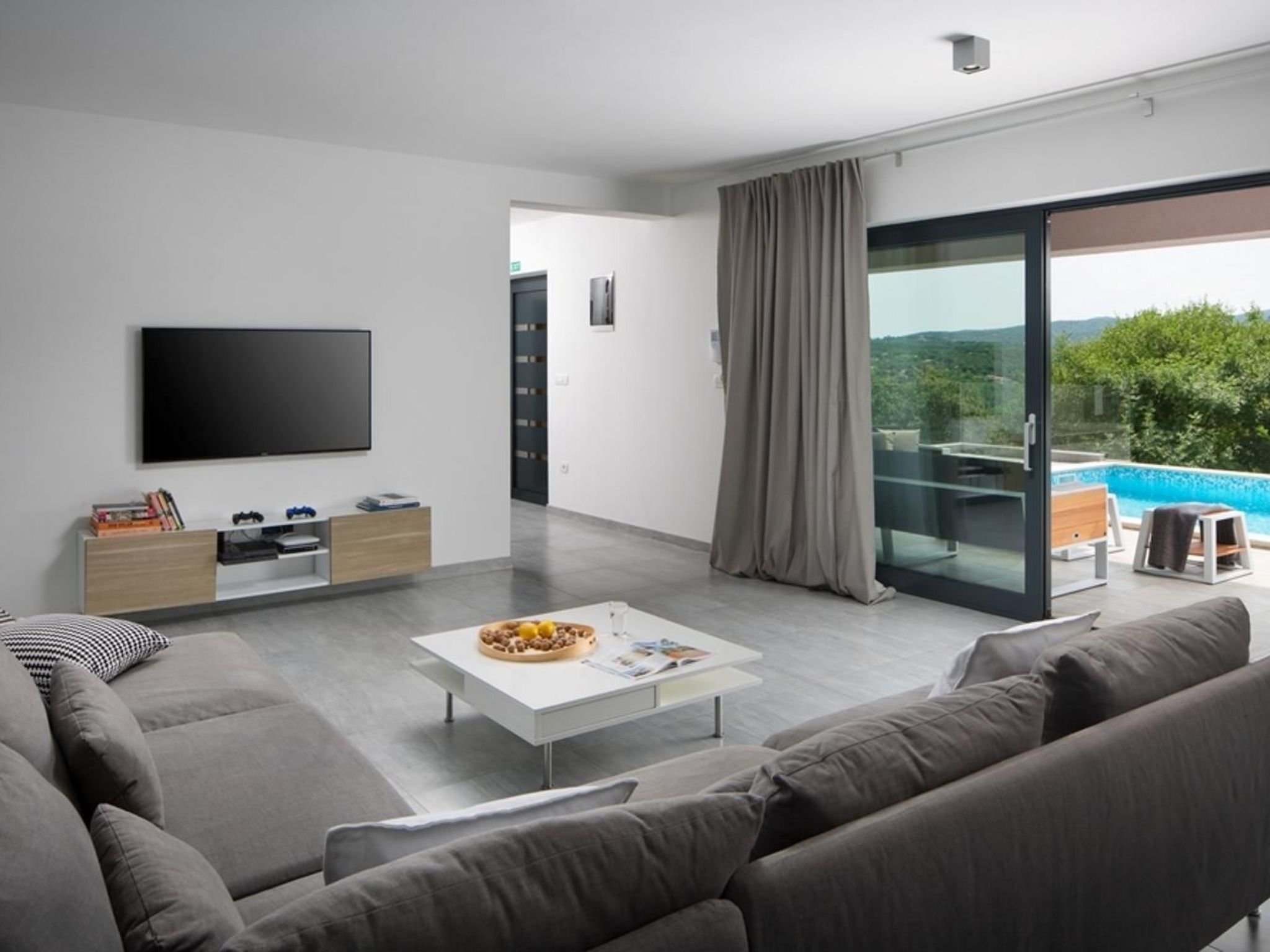 Moderne Villa Arsia mit Pool, gelegen in der Nähe von Labin-Drinnen