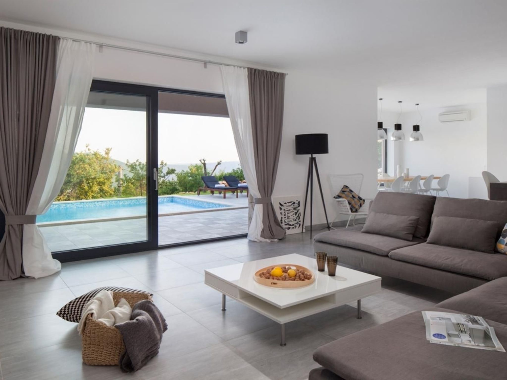 Moderne Villa Arsia mit Pool, gelegen in der Nähe von Labin-Drinnen