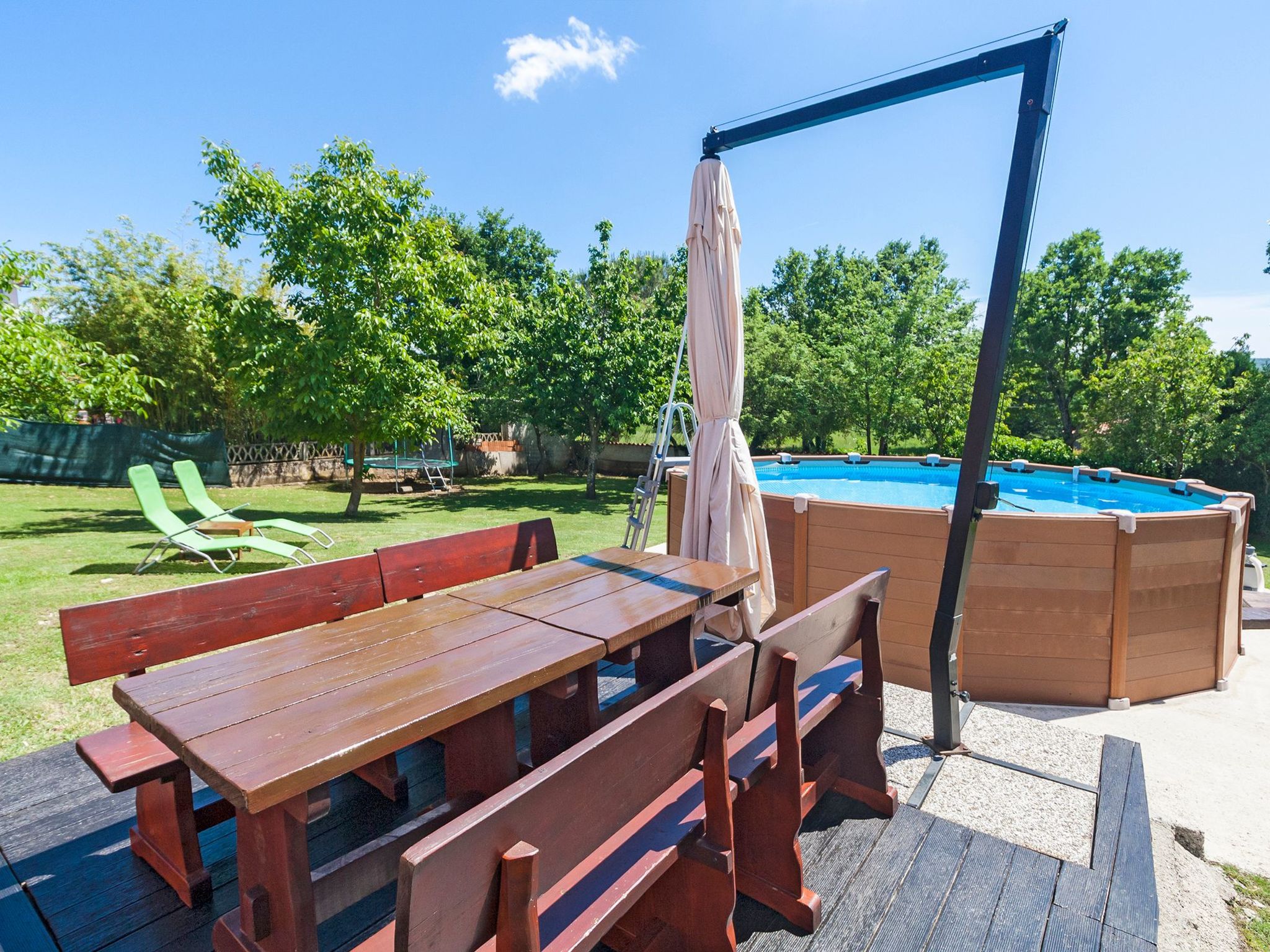 Vollständig freistehendes Haus mit schönem Garten-Dehors