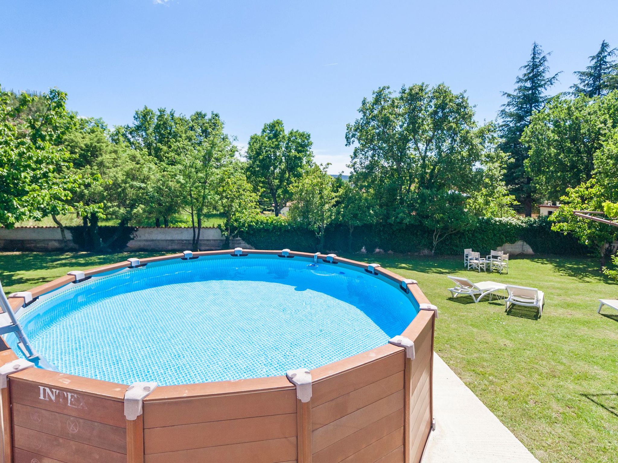 Vollständig freistehendes Haus mit schönem Garten-Dehors