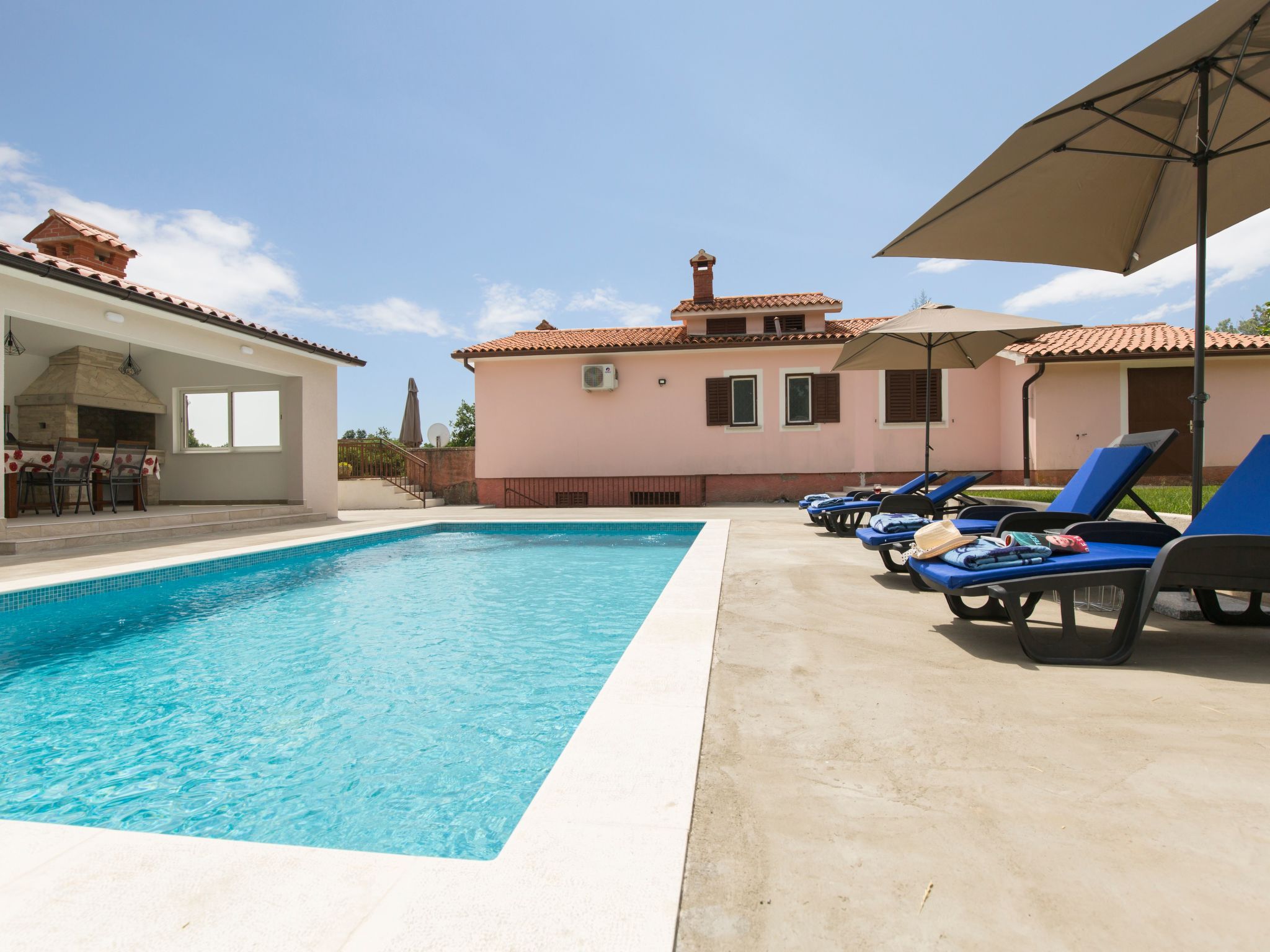 Vakantiehuis met omheinde tuin in Drenje (Kroatië) 2 honden zijn welkom
