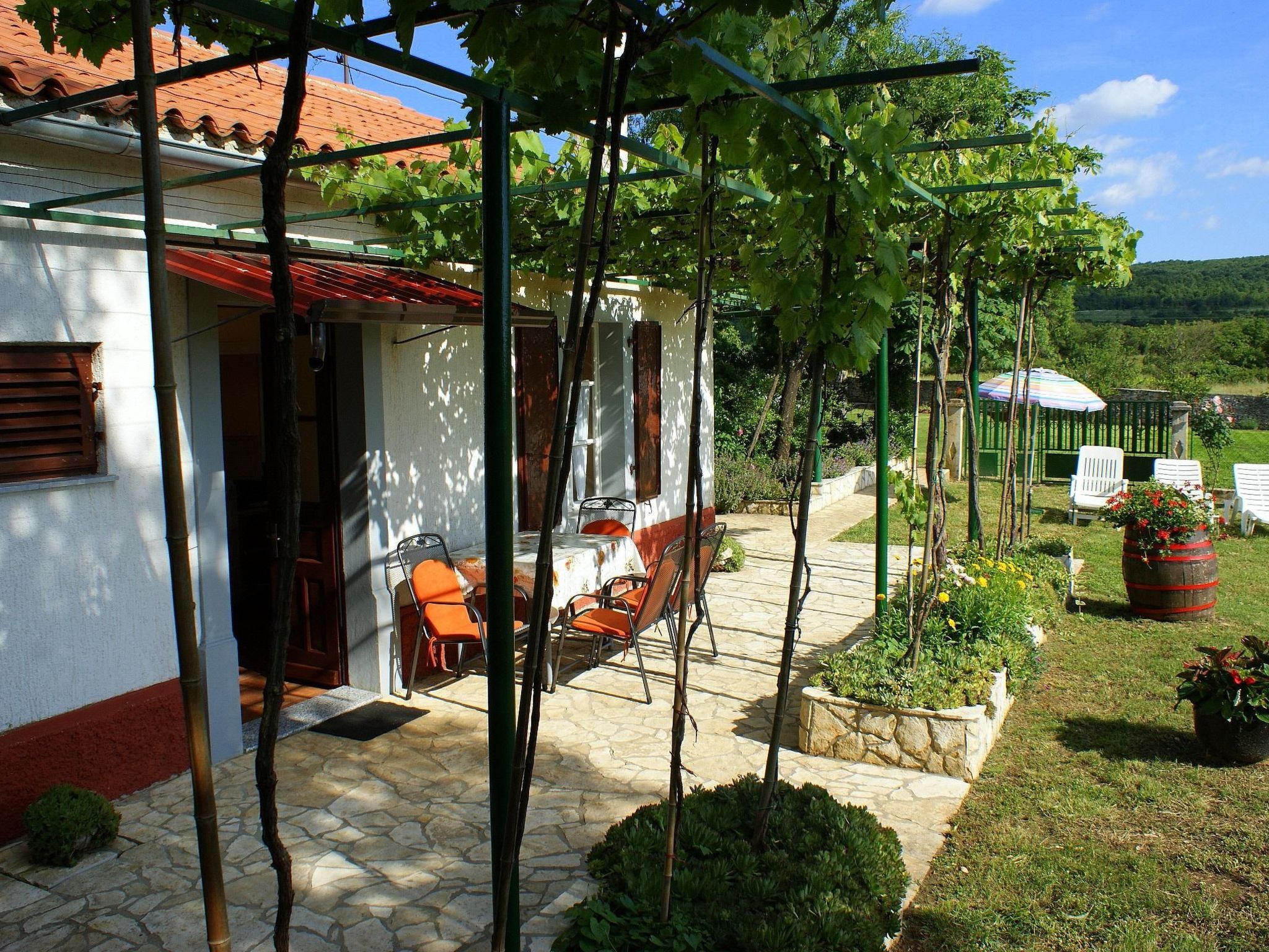 Freistehendes Haus Violeta mit weitläufigen Garten-Inside