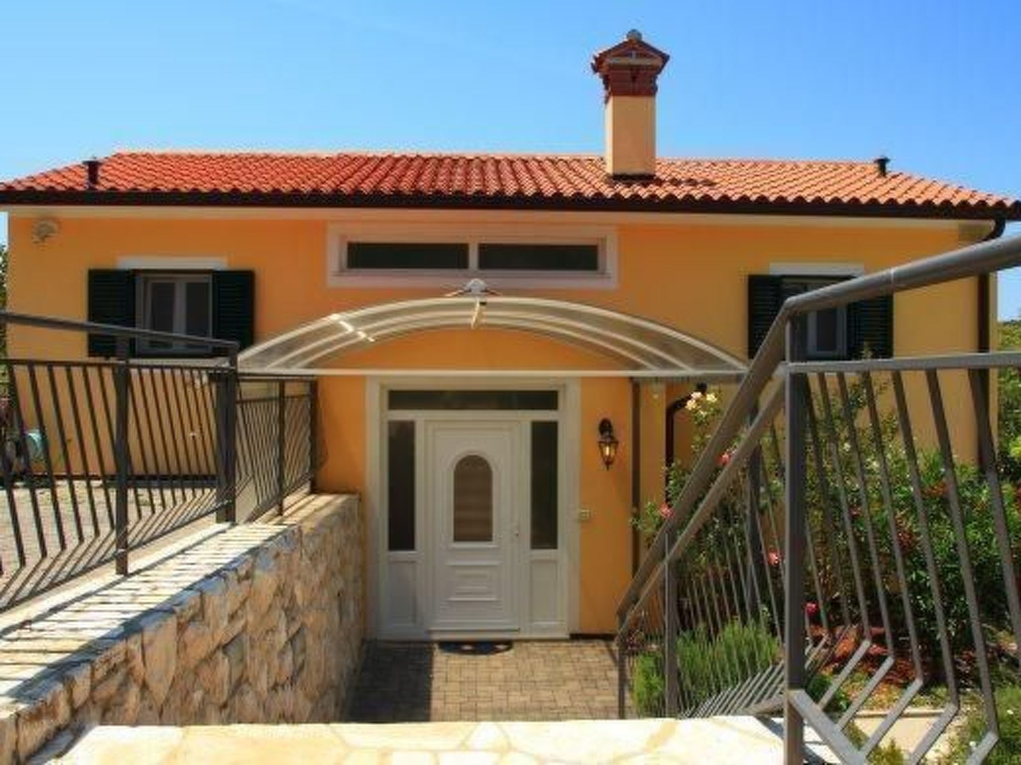 Modern ausgestattetes Ferienhaus in ruhiger Lage