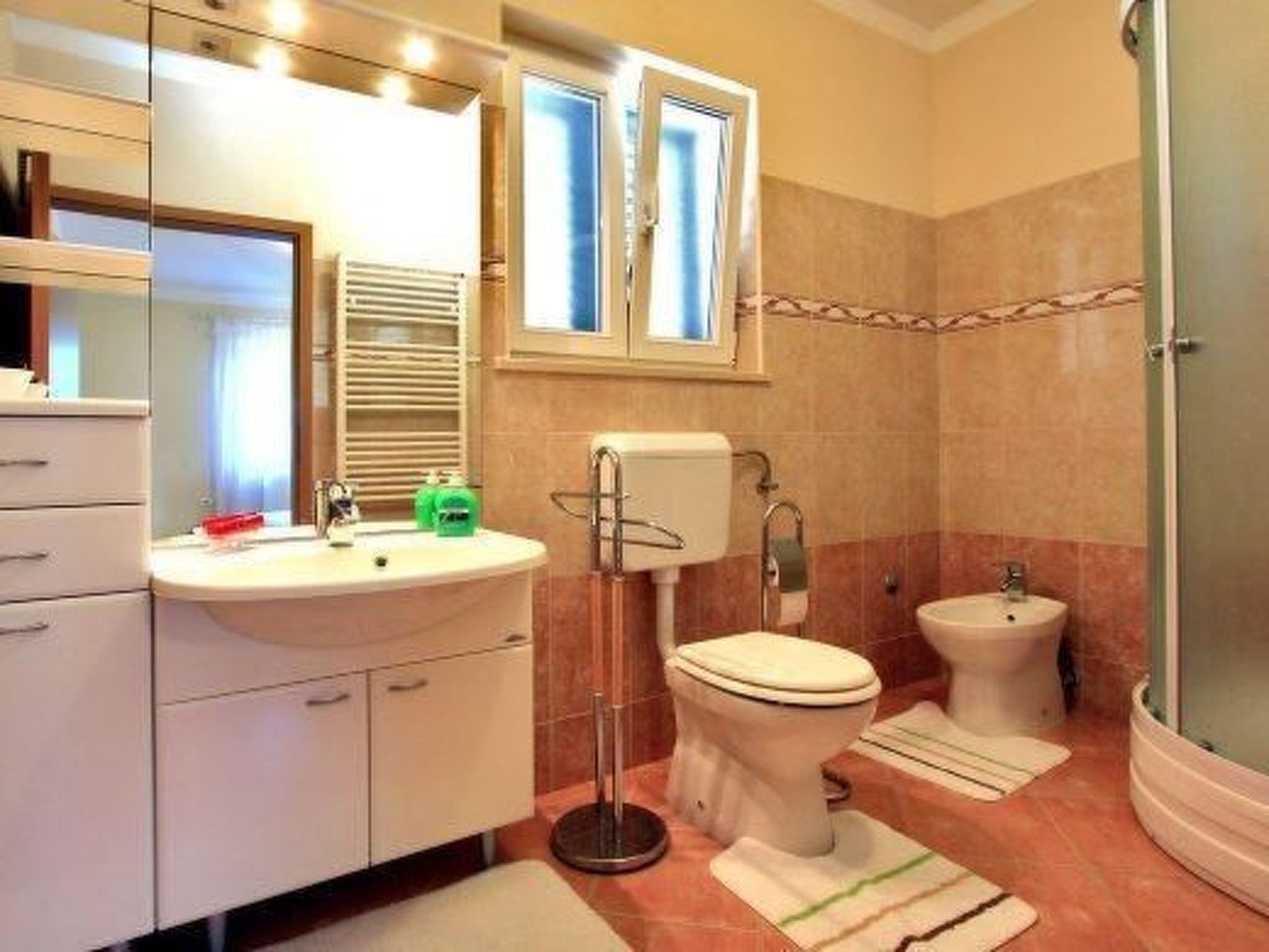 Modern ausgestattetes Ferienhaus in ruhiger Lage-Image-tags.info