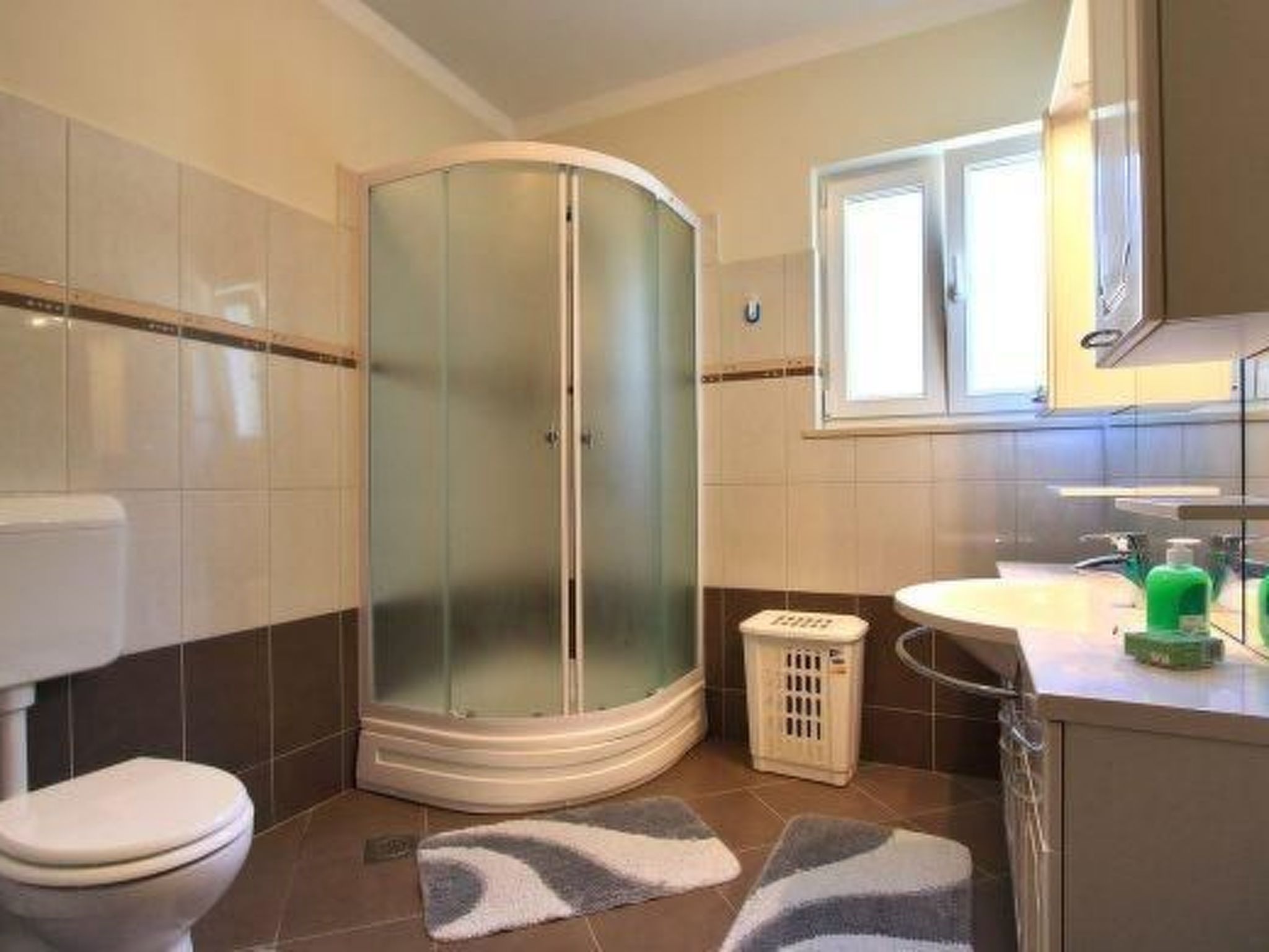 Modern ausgestattetes Ferienhaus in ruhiger Lage-Image-tags.info