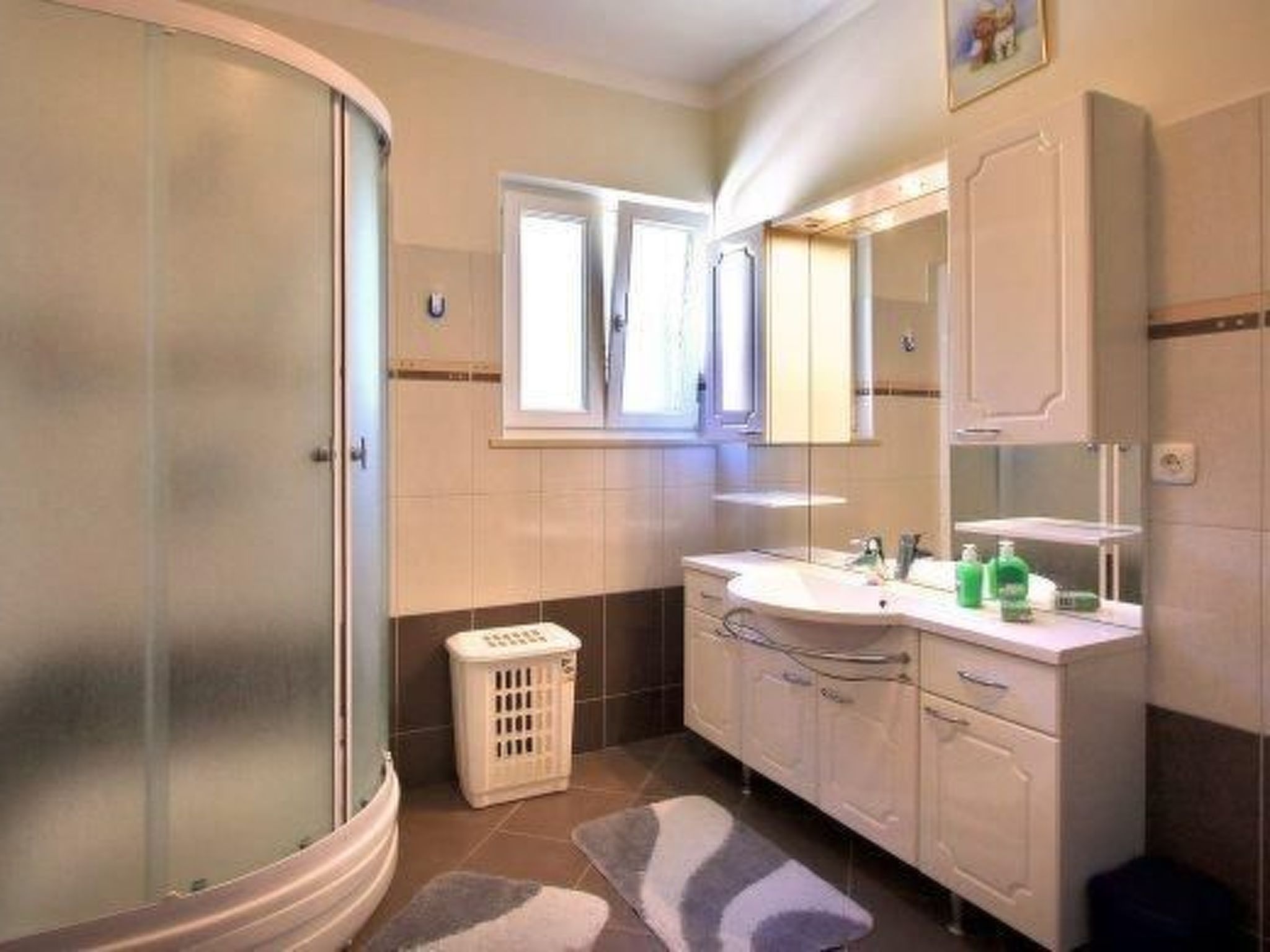 Modern ausgestattetes Ferienhaus in ruhiger Lage-Image-tags.info