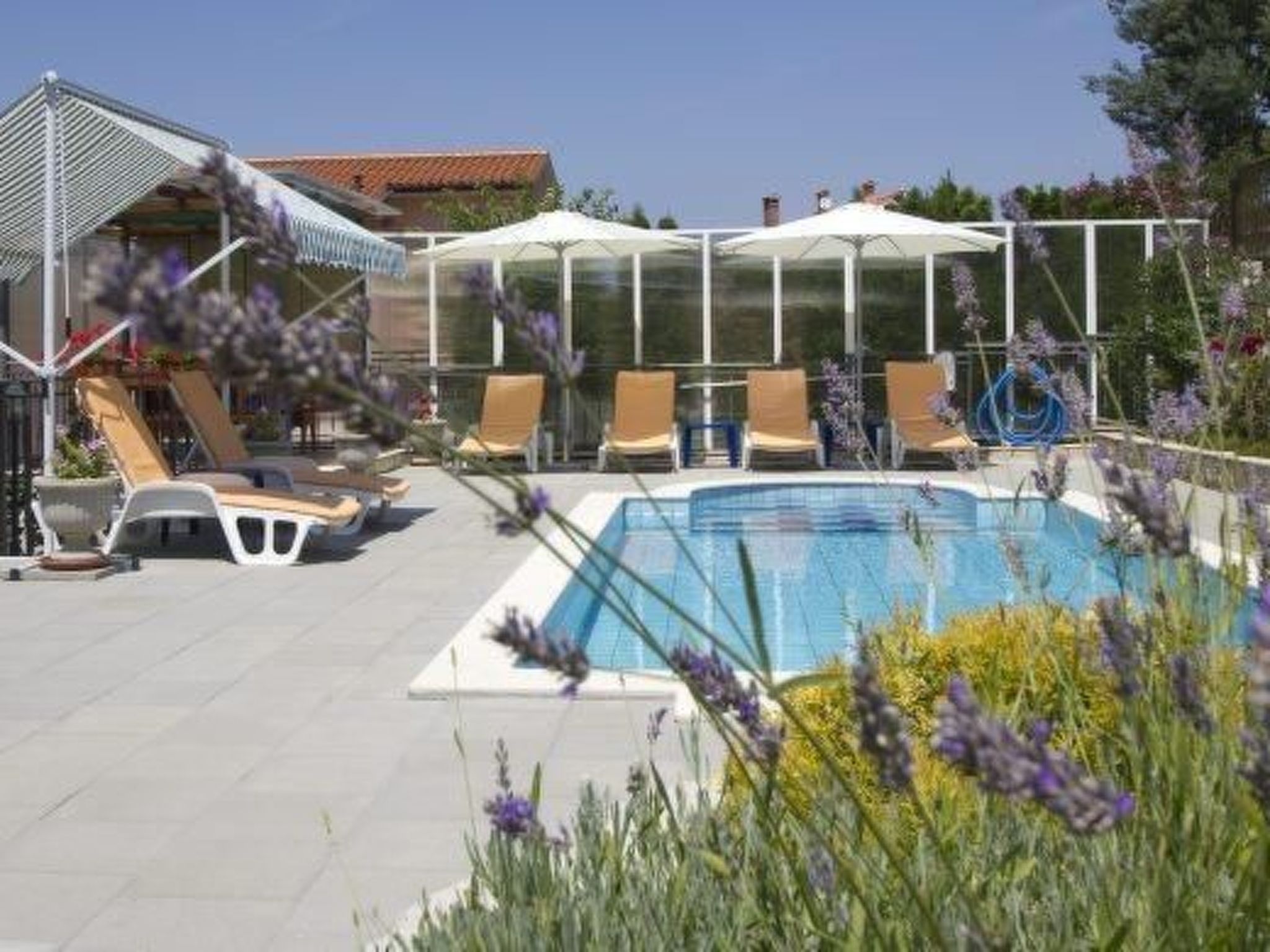 Modern ausgestattetes Ferienhaus in ruhiger Lage-Image-tags.info