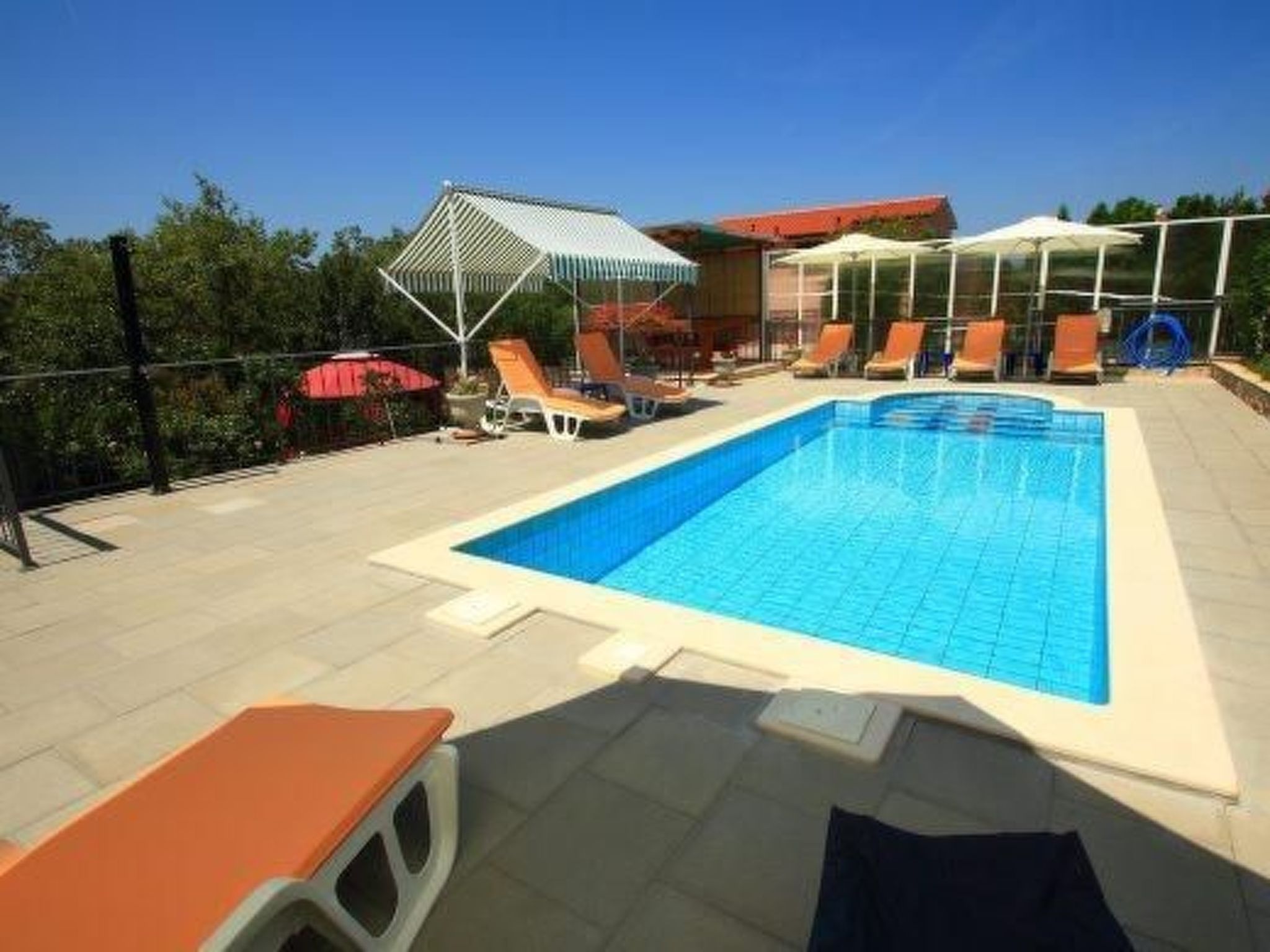 Modern ausgestattetes Ferienhaus in ruhiger Lage-Image-tags.info