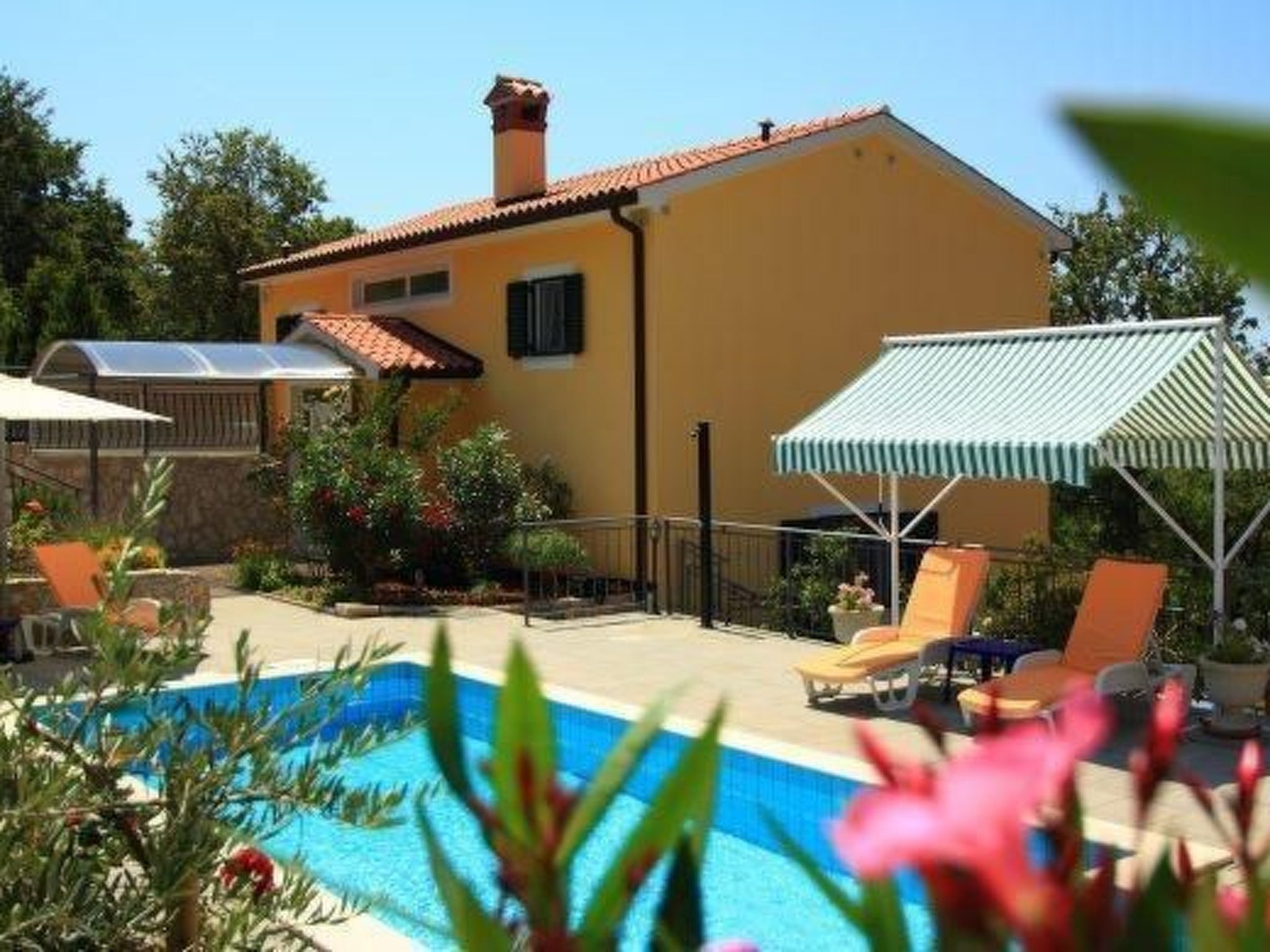 Modern ausgestattetes Ferienhaus in ruhiger Lage-Image-tags.info