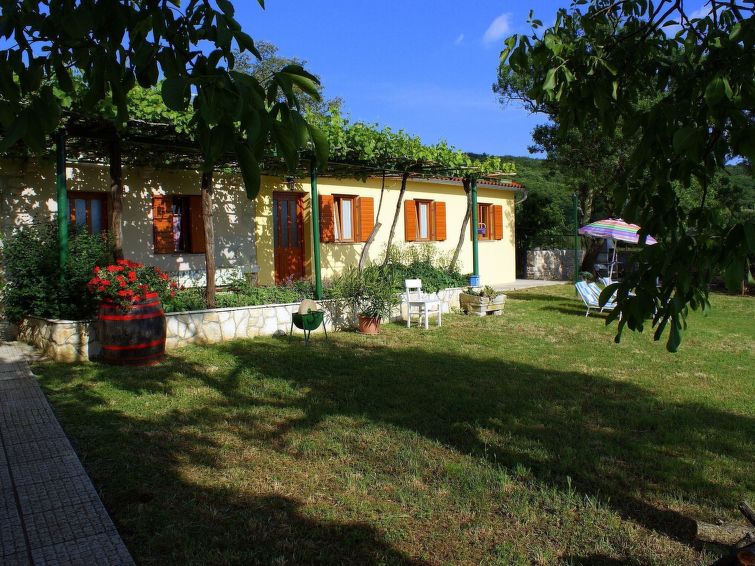 Charmantes Ferienhaus In Bartići Mit Terrasse - Ravni