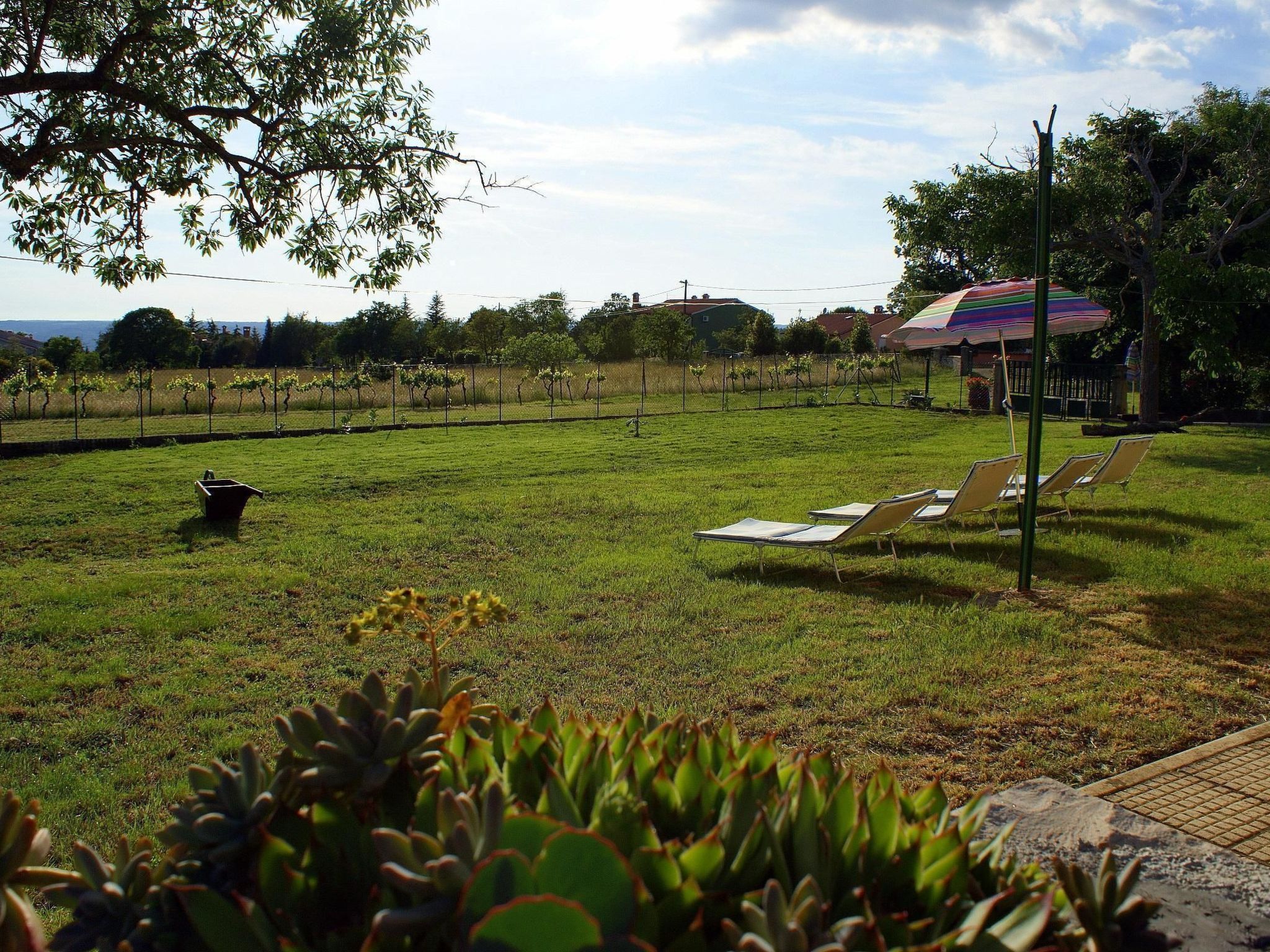 Charmantes Ferienhaus in Bartići mit Terrasse-Binnen
