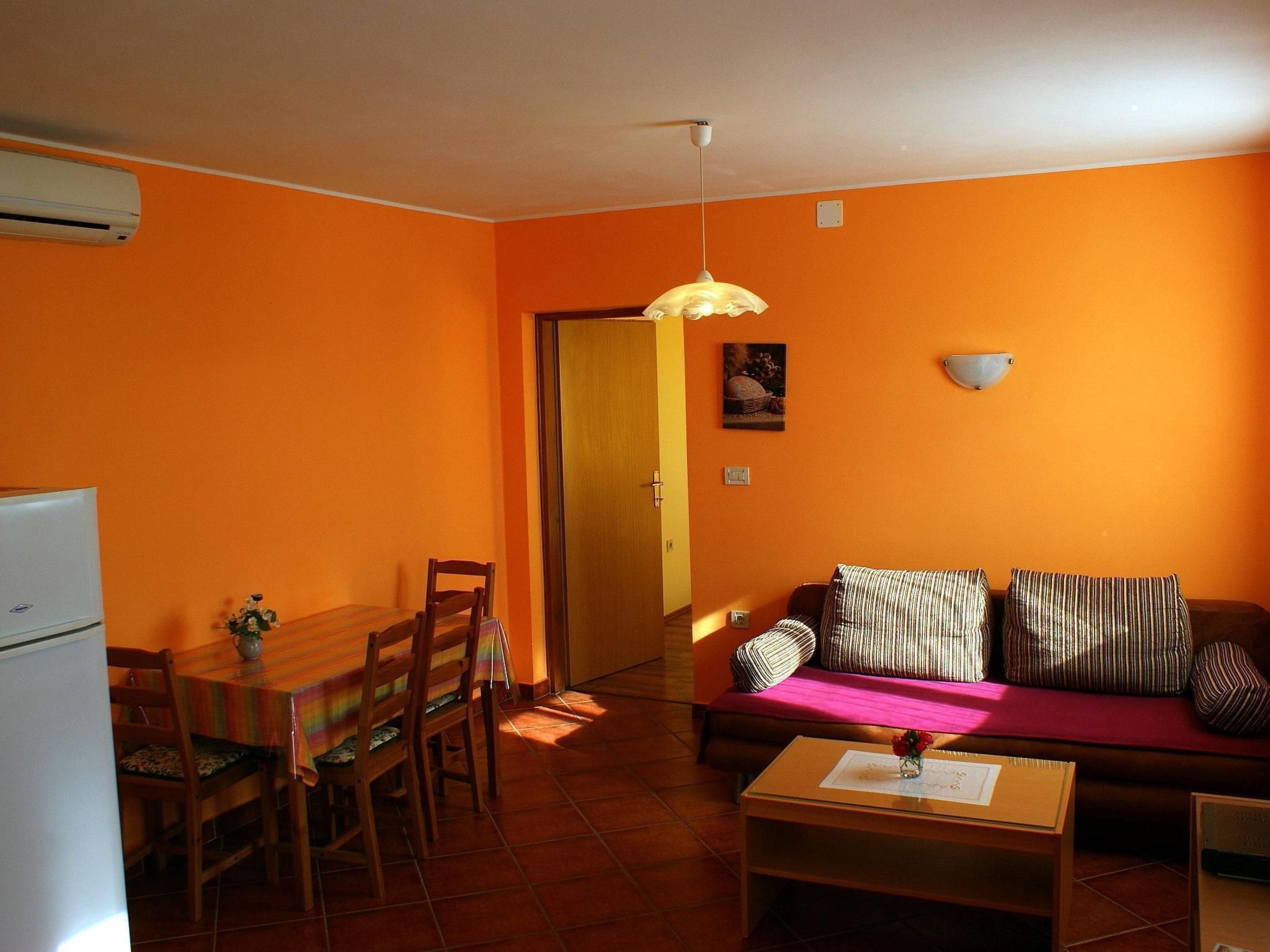 Charmantes Ferienhaus in Bartići mit Terrasse-Binnen