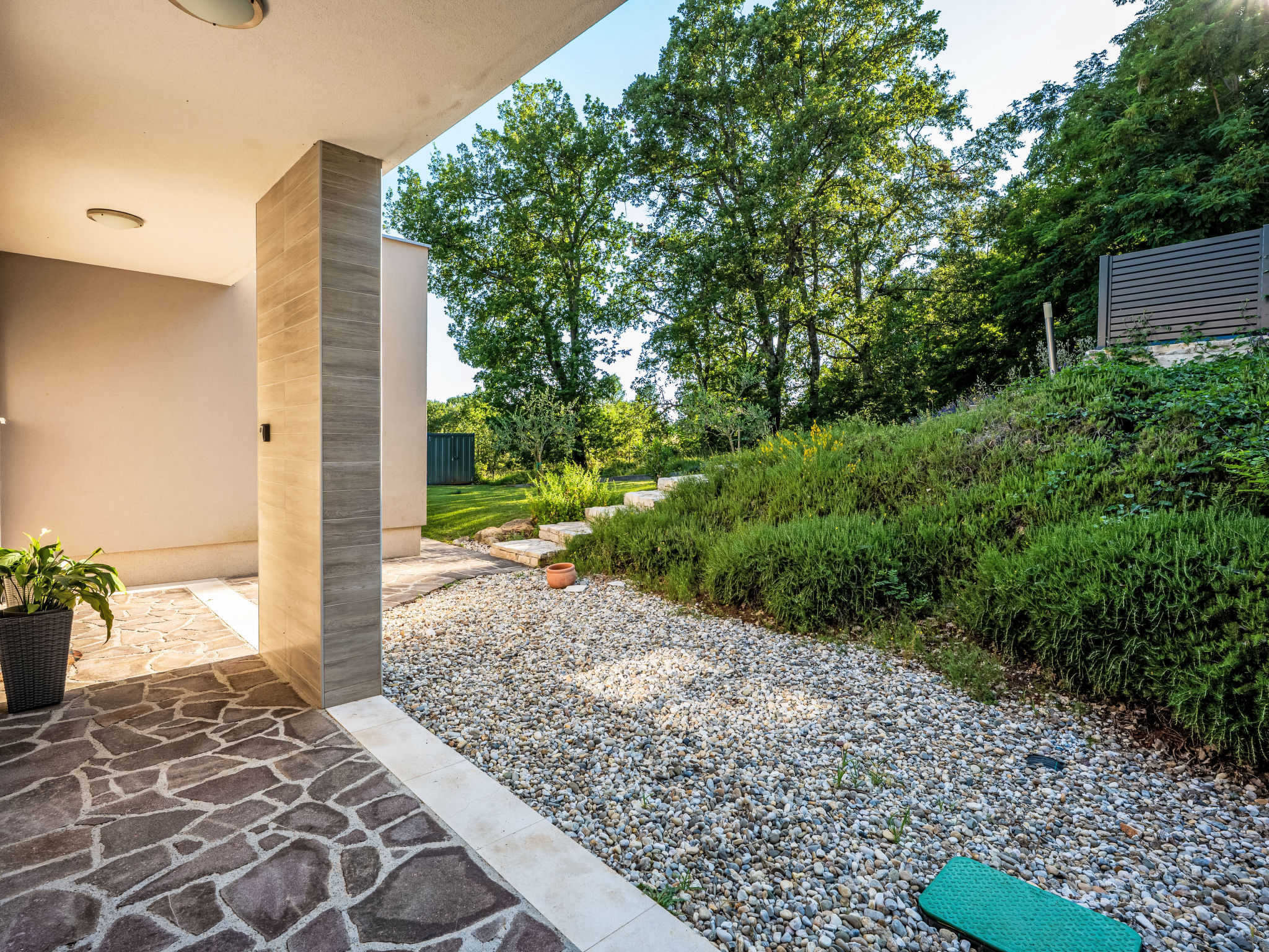 Mit eigenem Pool - Buiten