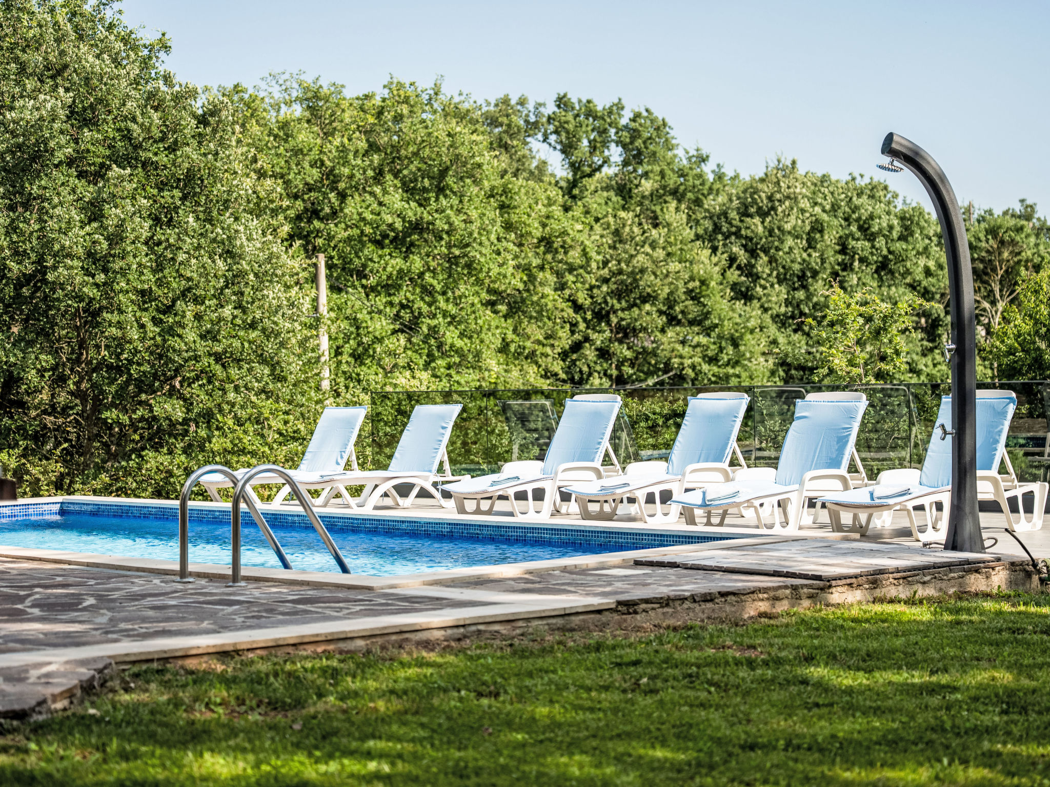 Mit eigenem Pool - Buiten
