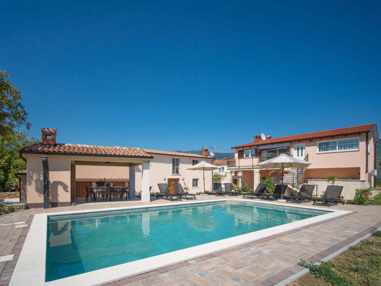Privézwembad en rust in vakantiehuis Rika in Kršan in Kršan