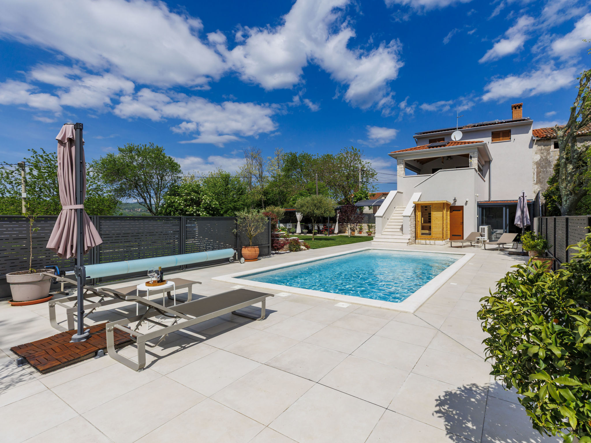 Villa Lora-Outside