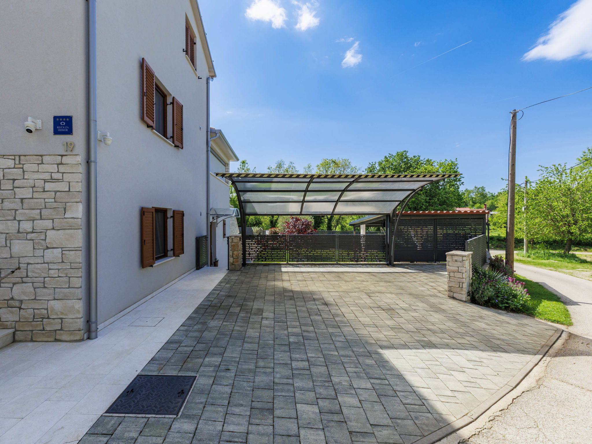 Villa Lora-Outside
