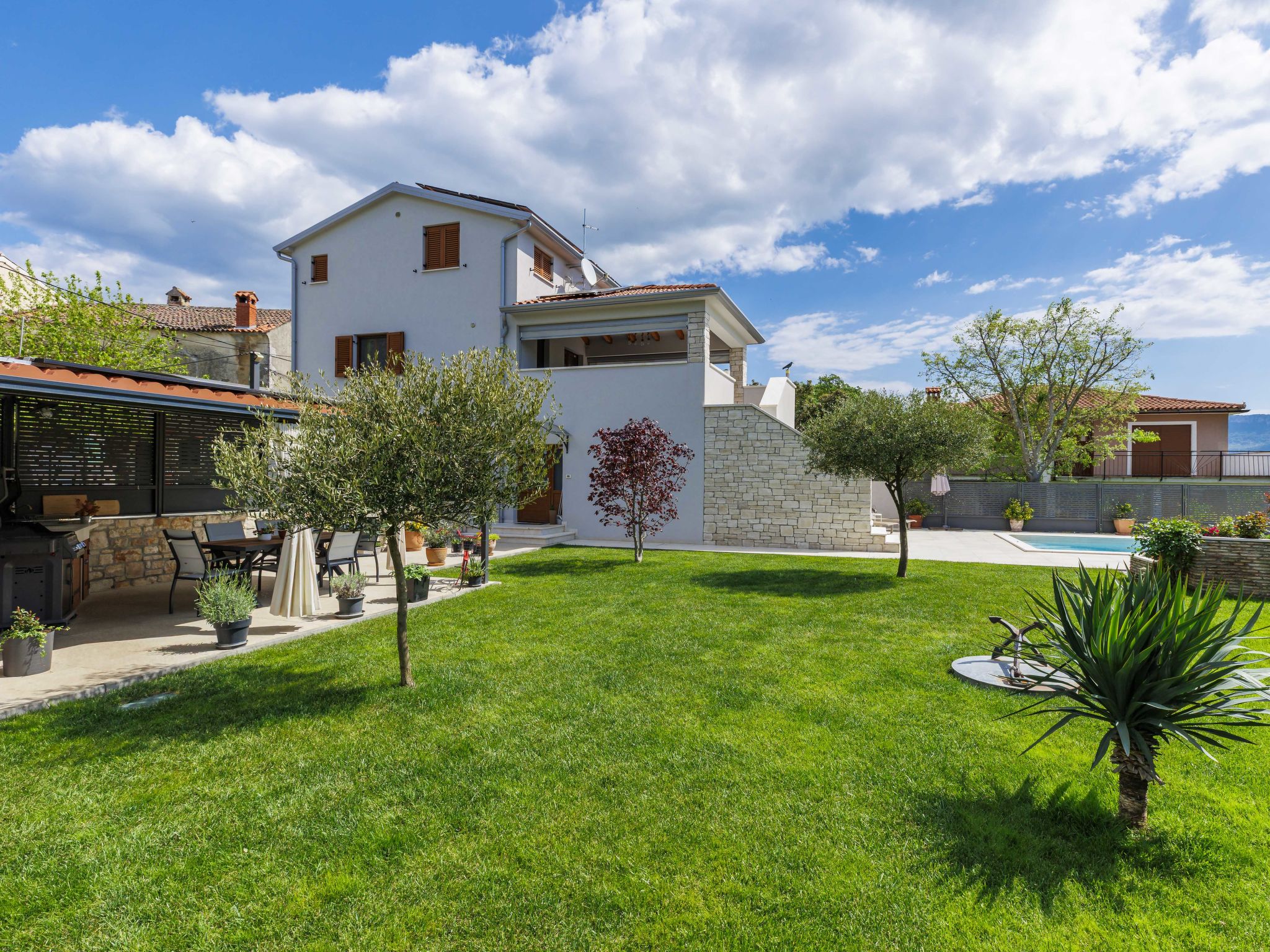 Villa Lora-Outside