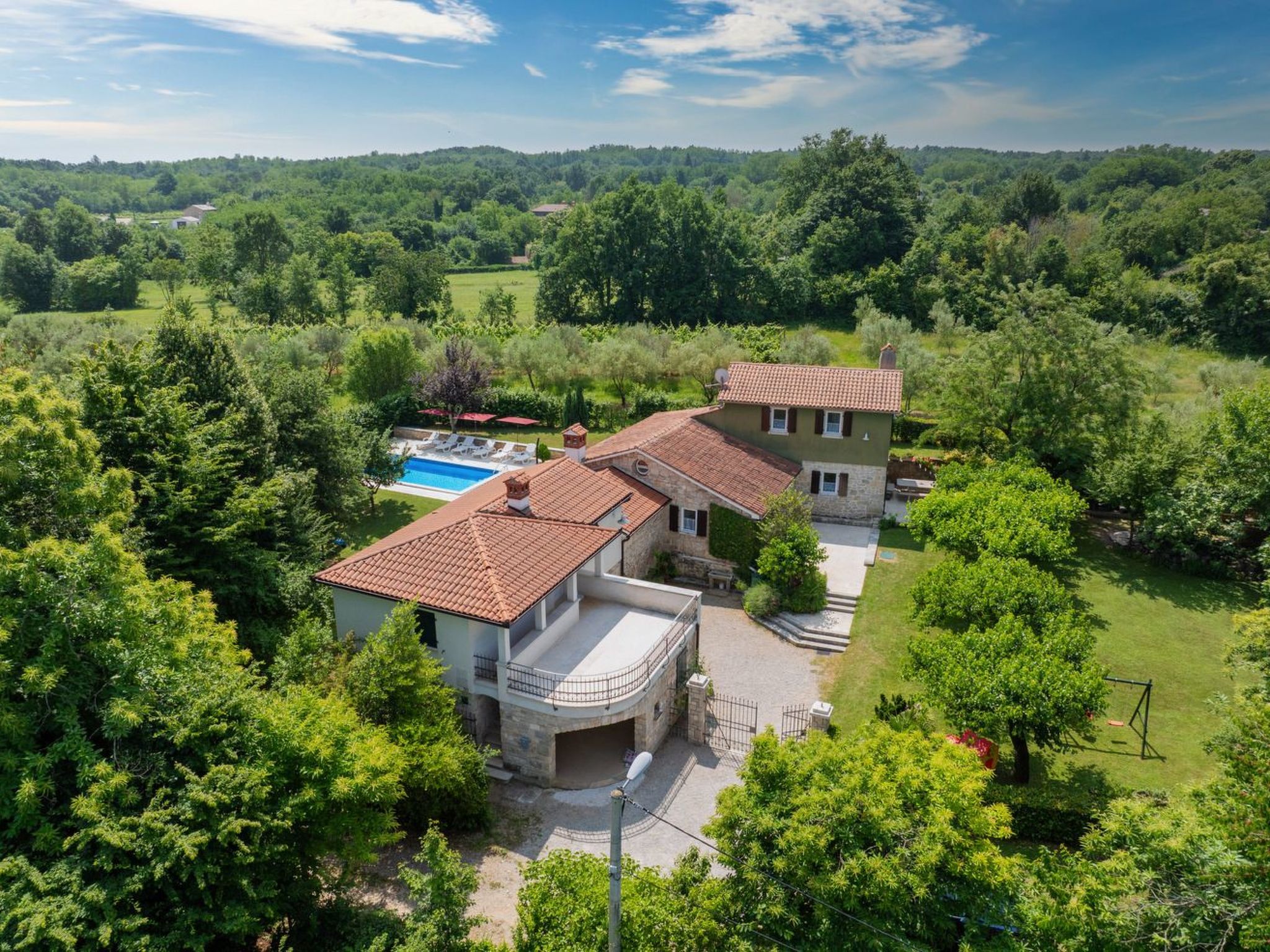 Gemütliches Ferienhaus in Ružići mit Offenem Kamin-Dedans