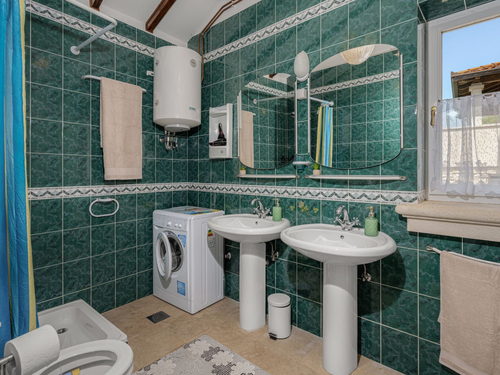 Gemütliches Ferienhaus in Ružići mit Offenem Kamin-Dedans