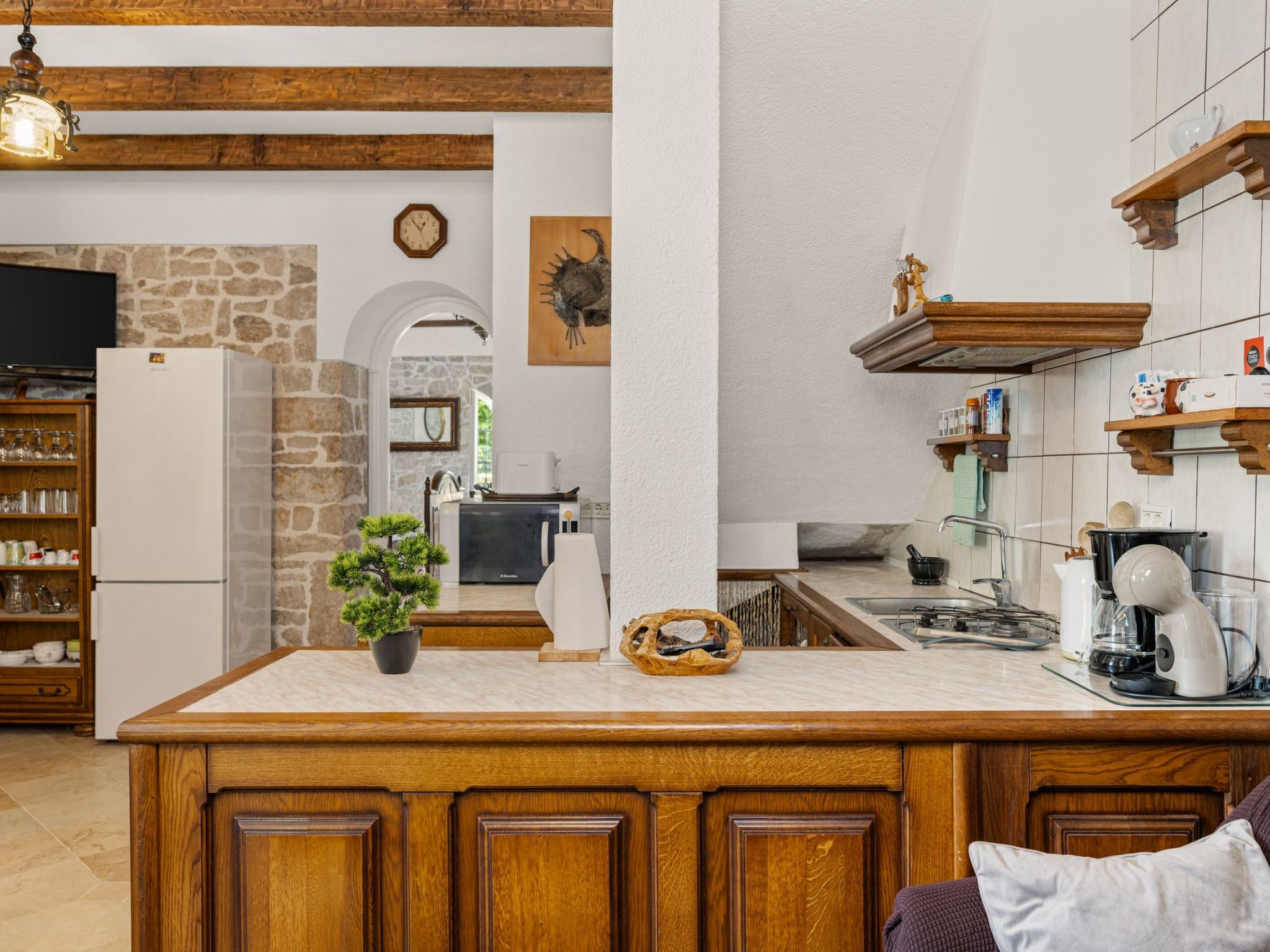 Gemütliches Ferienhaus in Ružići mit Offenem Kamin-Dedans