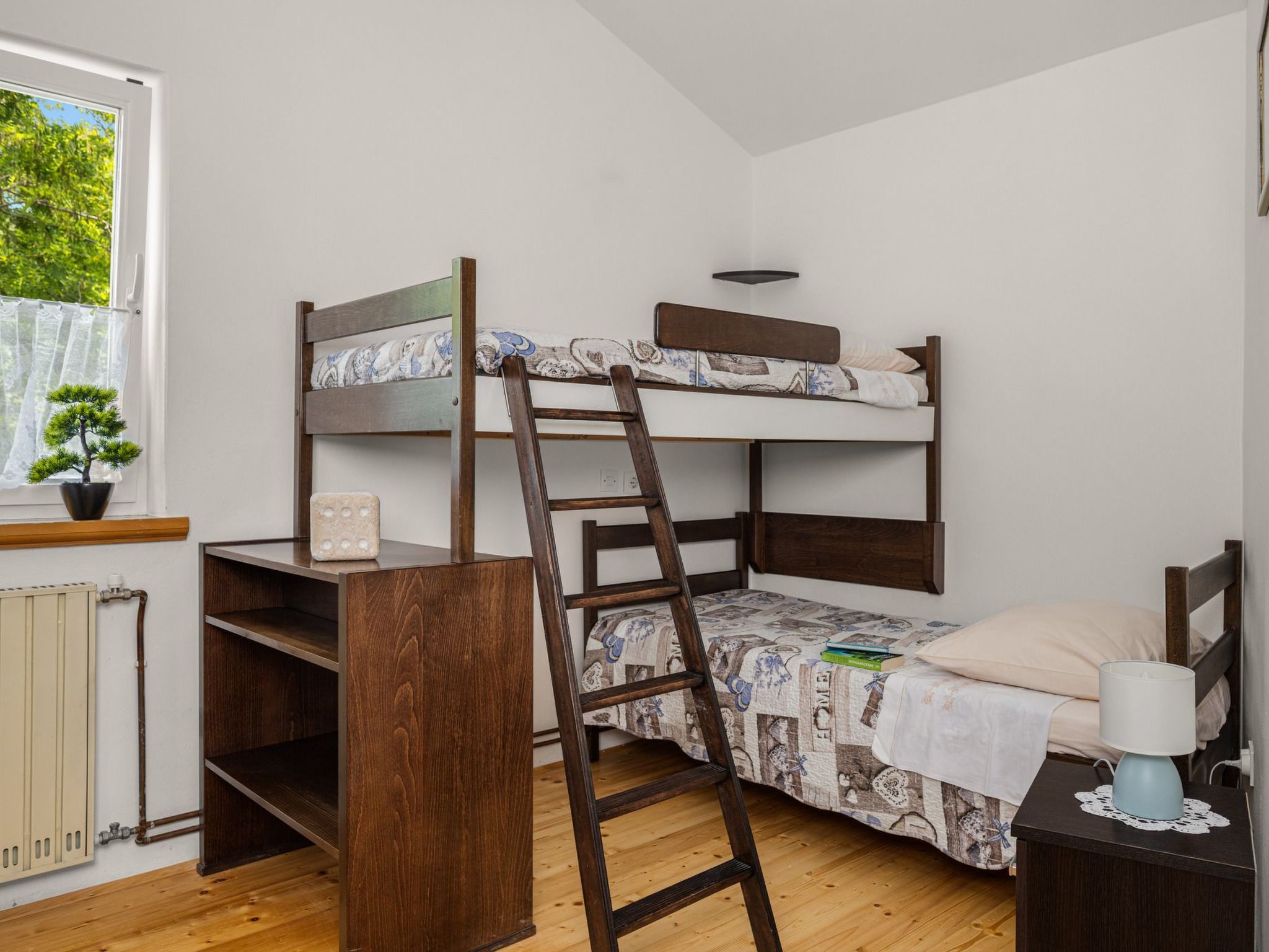 Gemütliches Ferienhaus in Ružići mit Offenem Kamin-Dedans