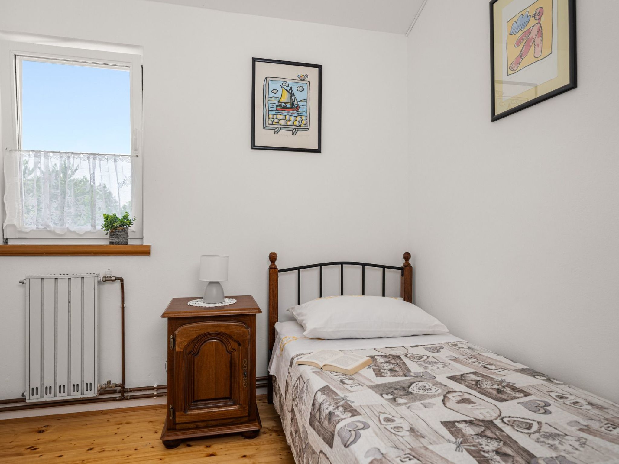 Gemütliches Ferienhaus in Ružići mit Offenem Kamin-Dedans