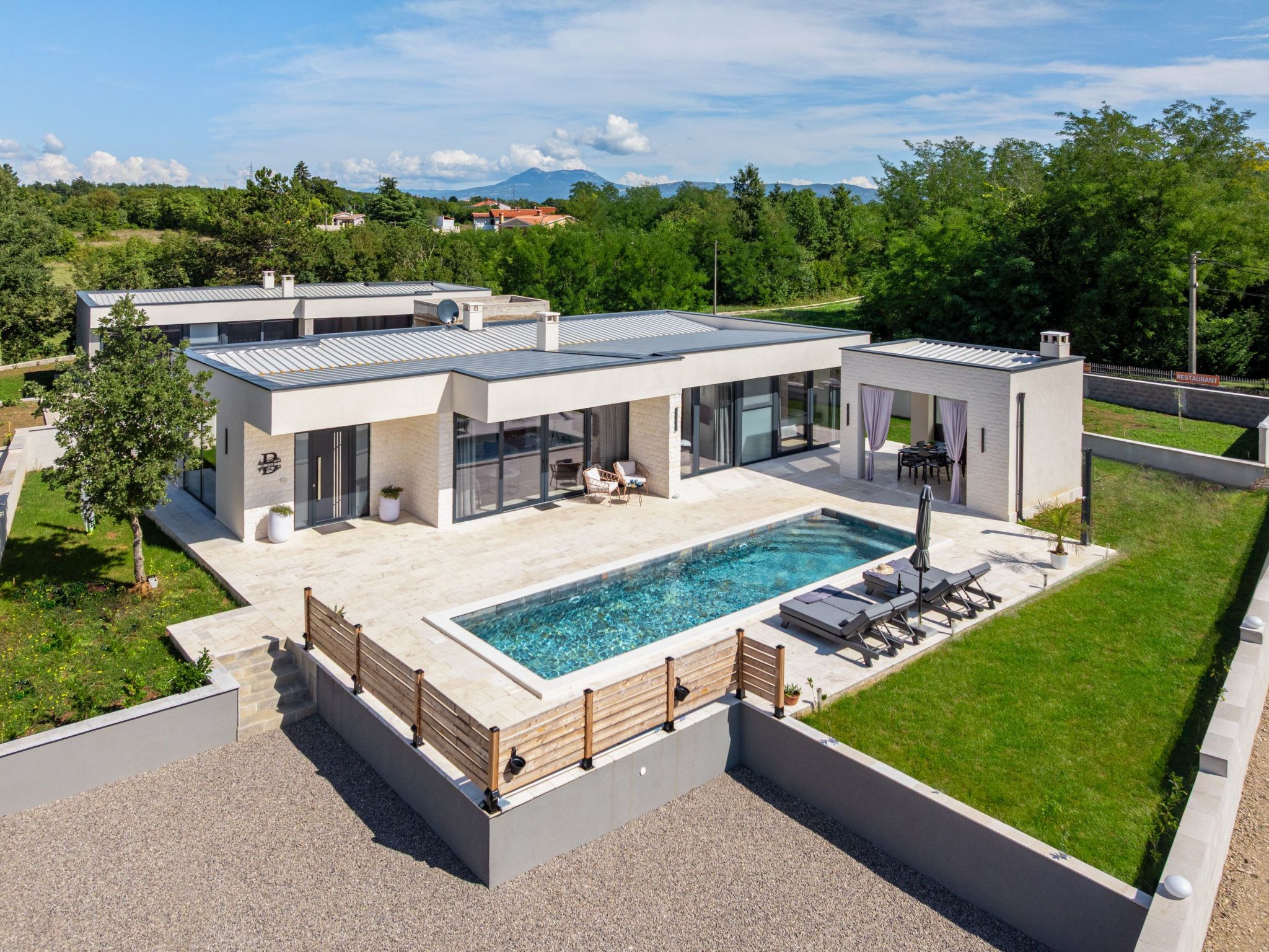 Vakantiehuis met privé zwembad in Nedescina (Kroatië) voor 6 personen