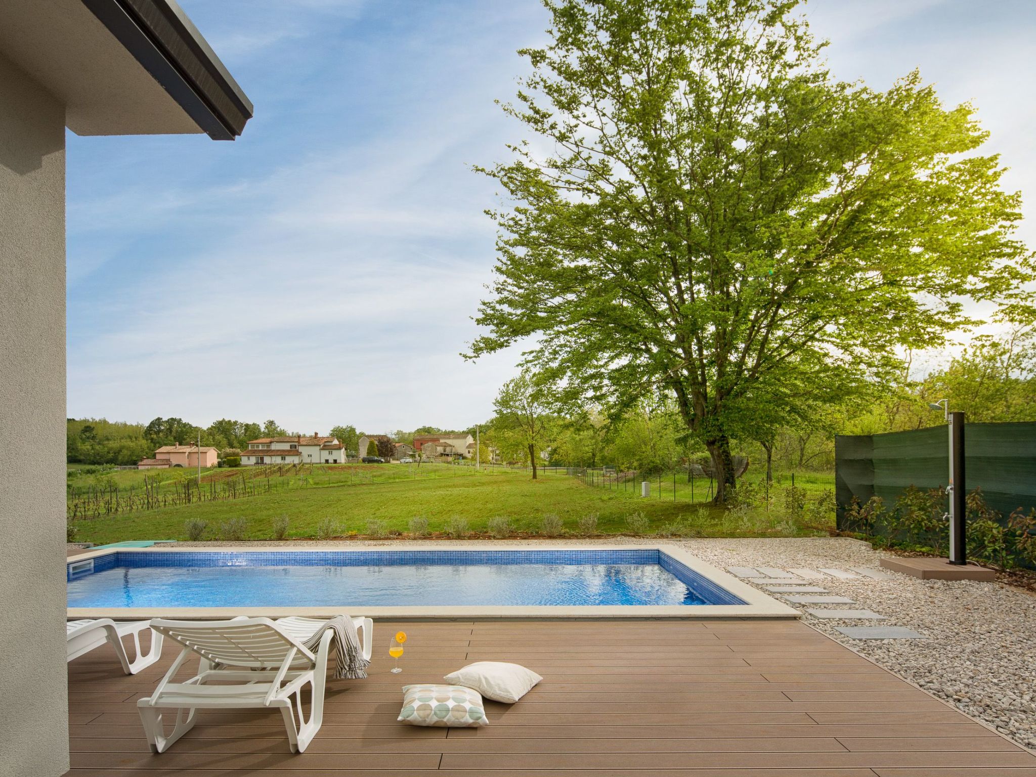 Charmante Villa mit gepflegtem Garten und beheiztem Pool-Dedans