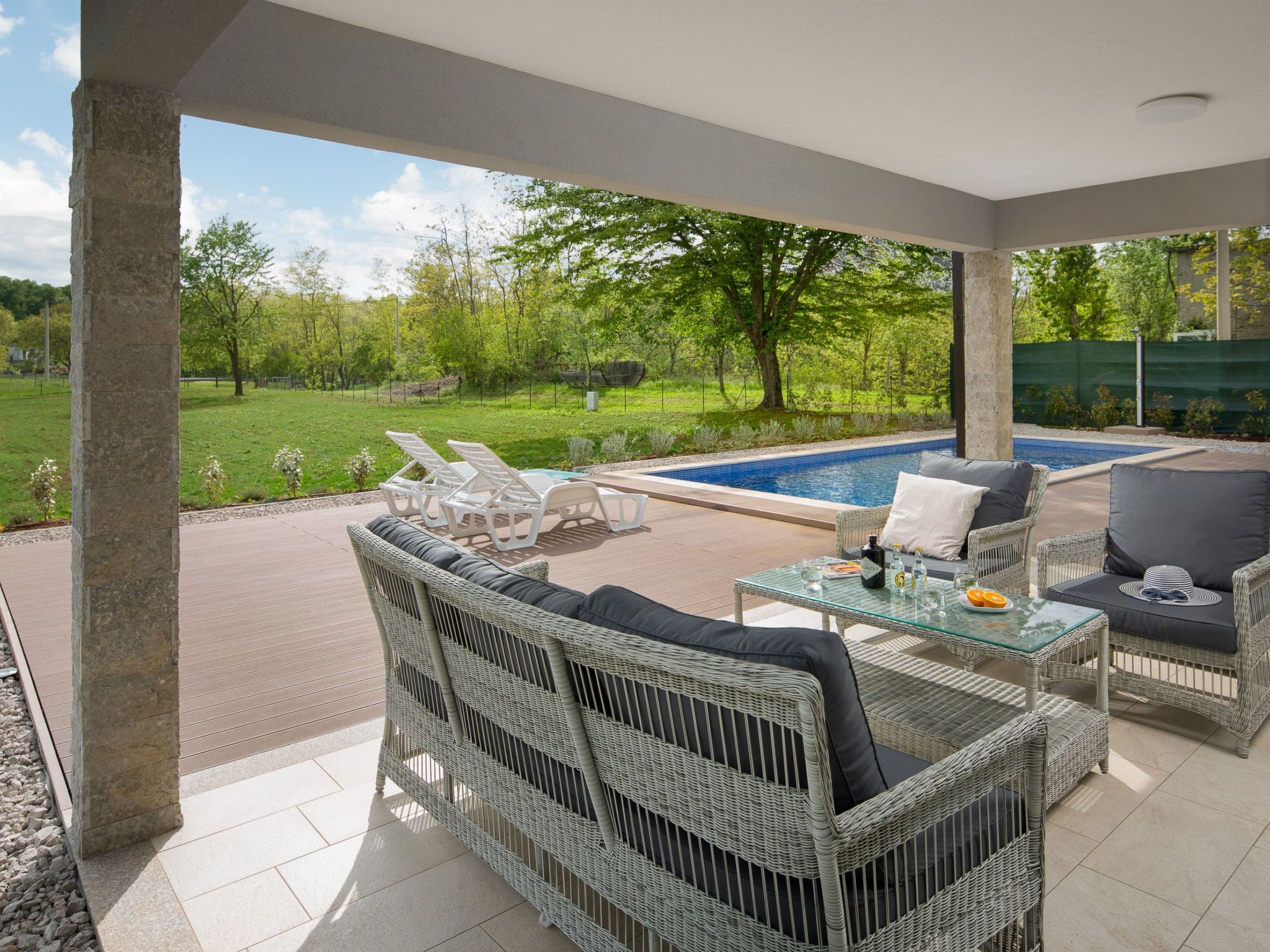 Charmante Villa mit gepflegtem Garten und beheiztem Pool-Dedans