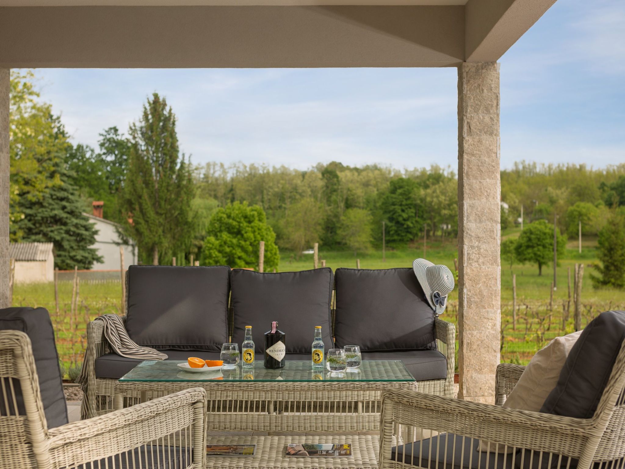 Charmante Villa mit gepflegtem Garten und beheiztem Pool-Dedans