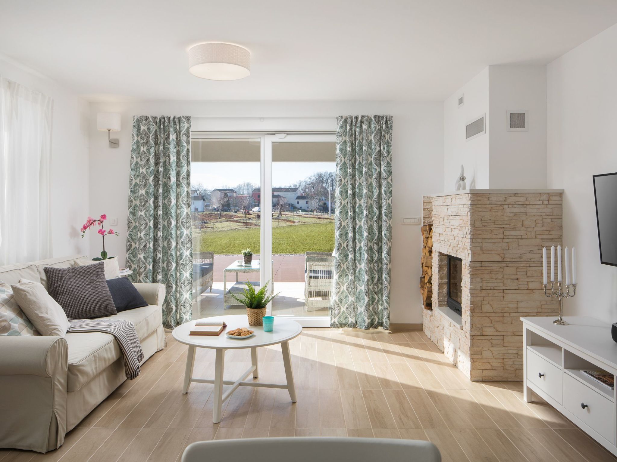 Charmante Villa mit gepflegtem Garten und beheiztem Pool-Dedans