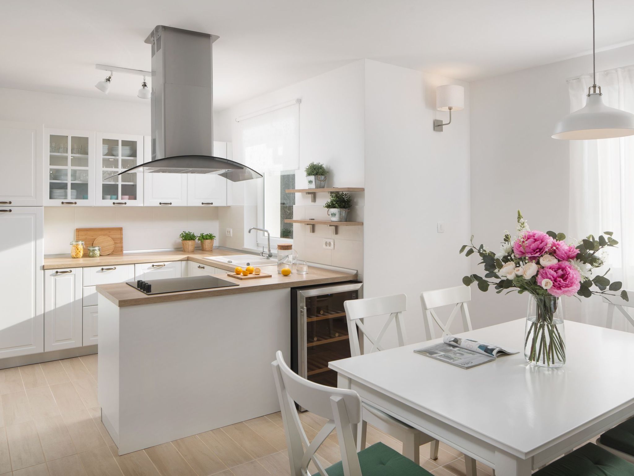 Charmante Villa mit gepflegtem Garten und beheiztem Pool-Dedans