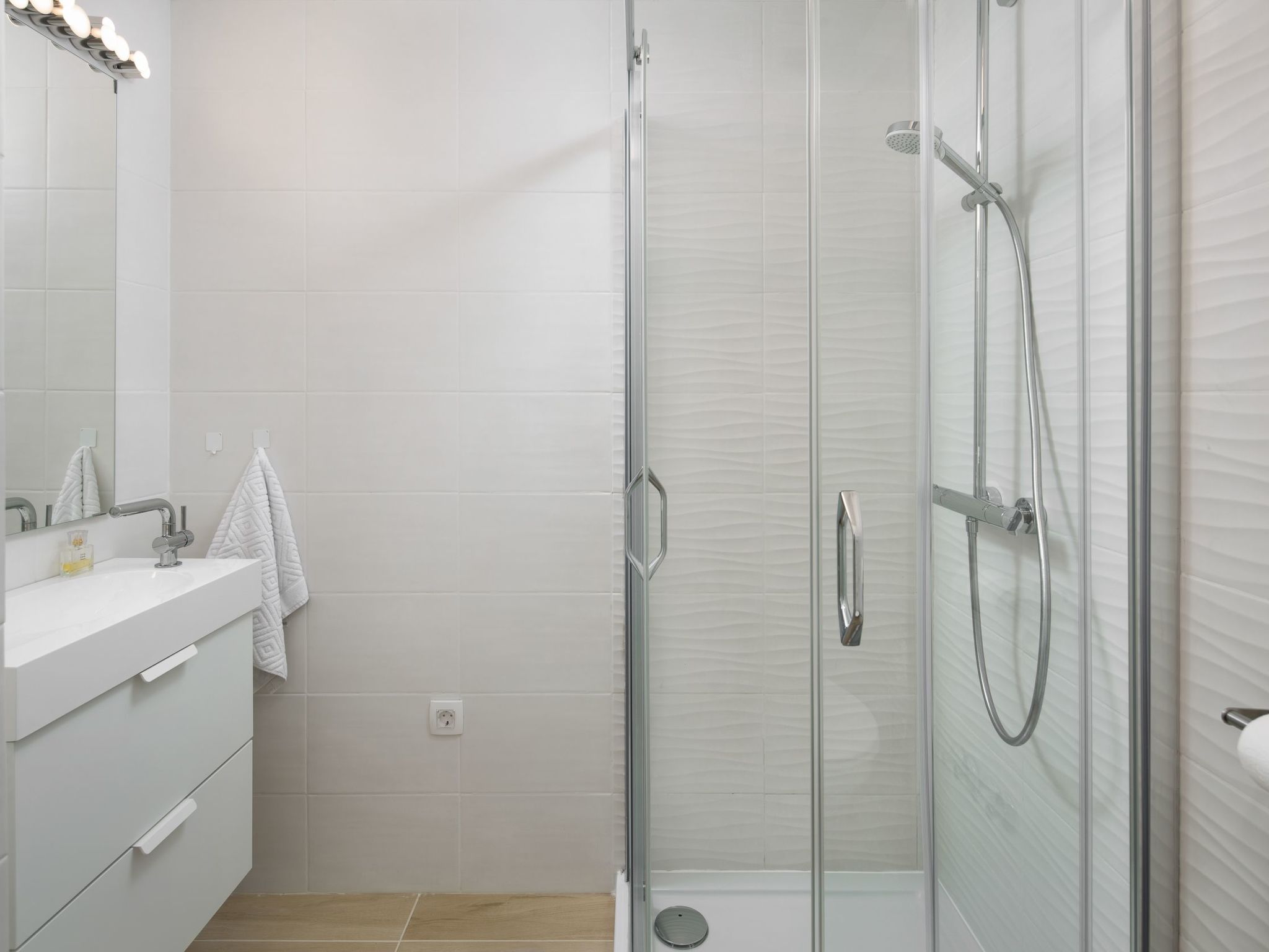 Charmante Villa mit gepflegtem Garten und beheiztem Pool-Dedans