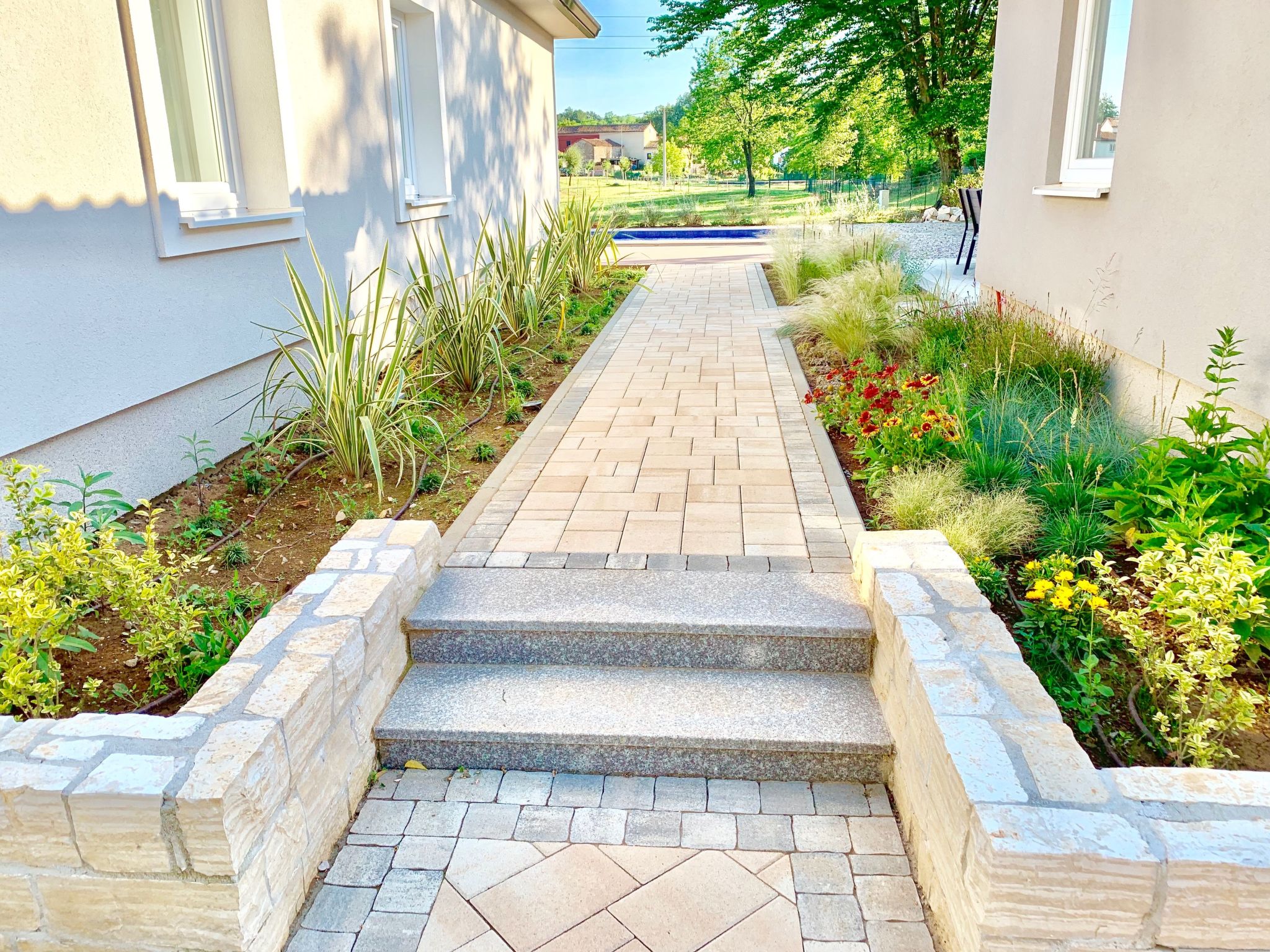 Charmante Villa mit gepflegtem Garten und beheiztem Pool