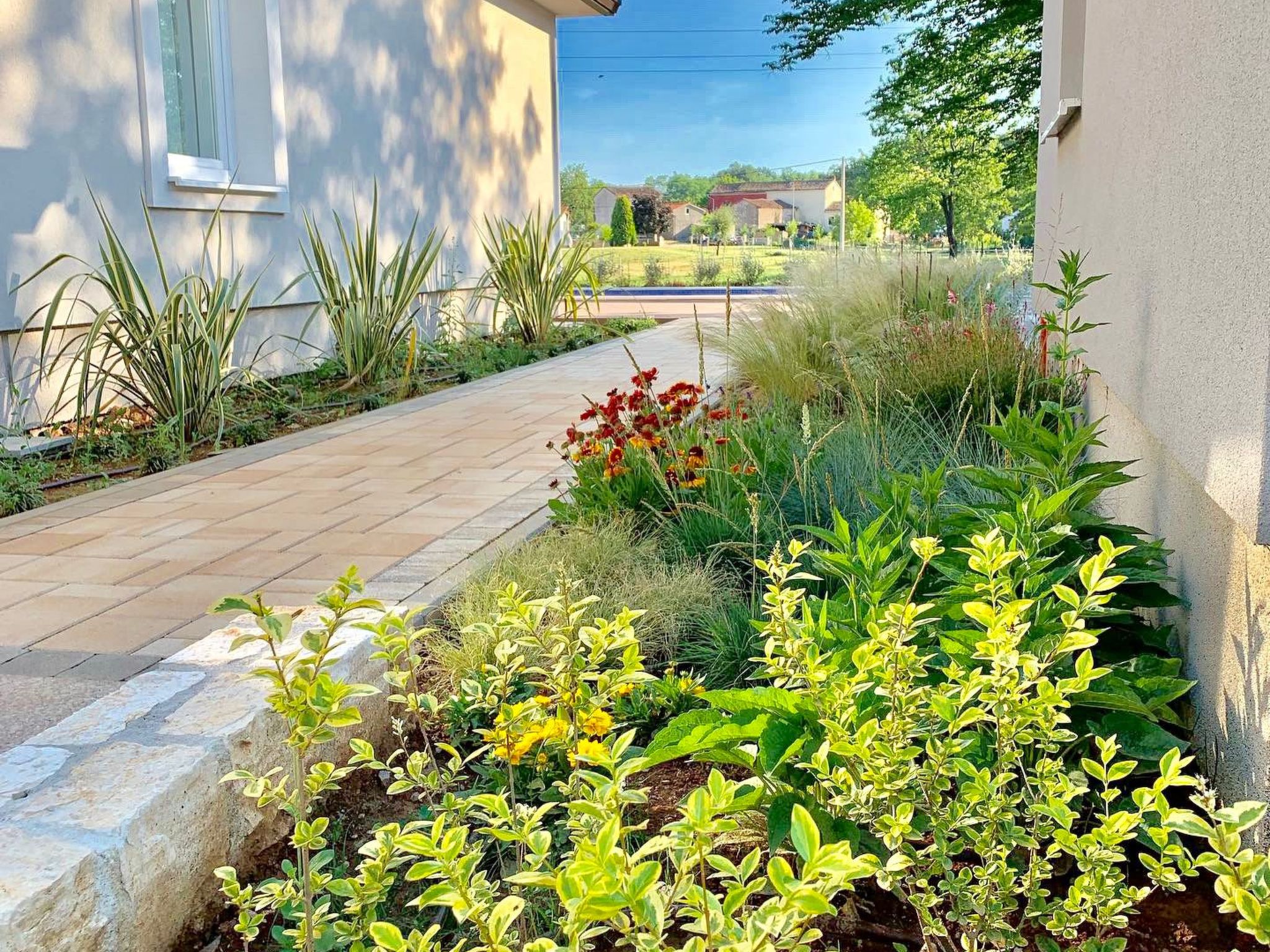 Charmante Villa mit gepflegtem Garten und beheiztem Pool