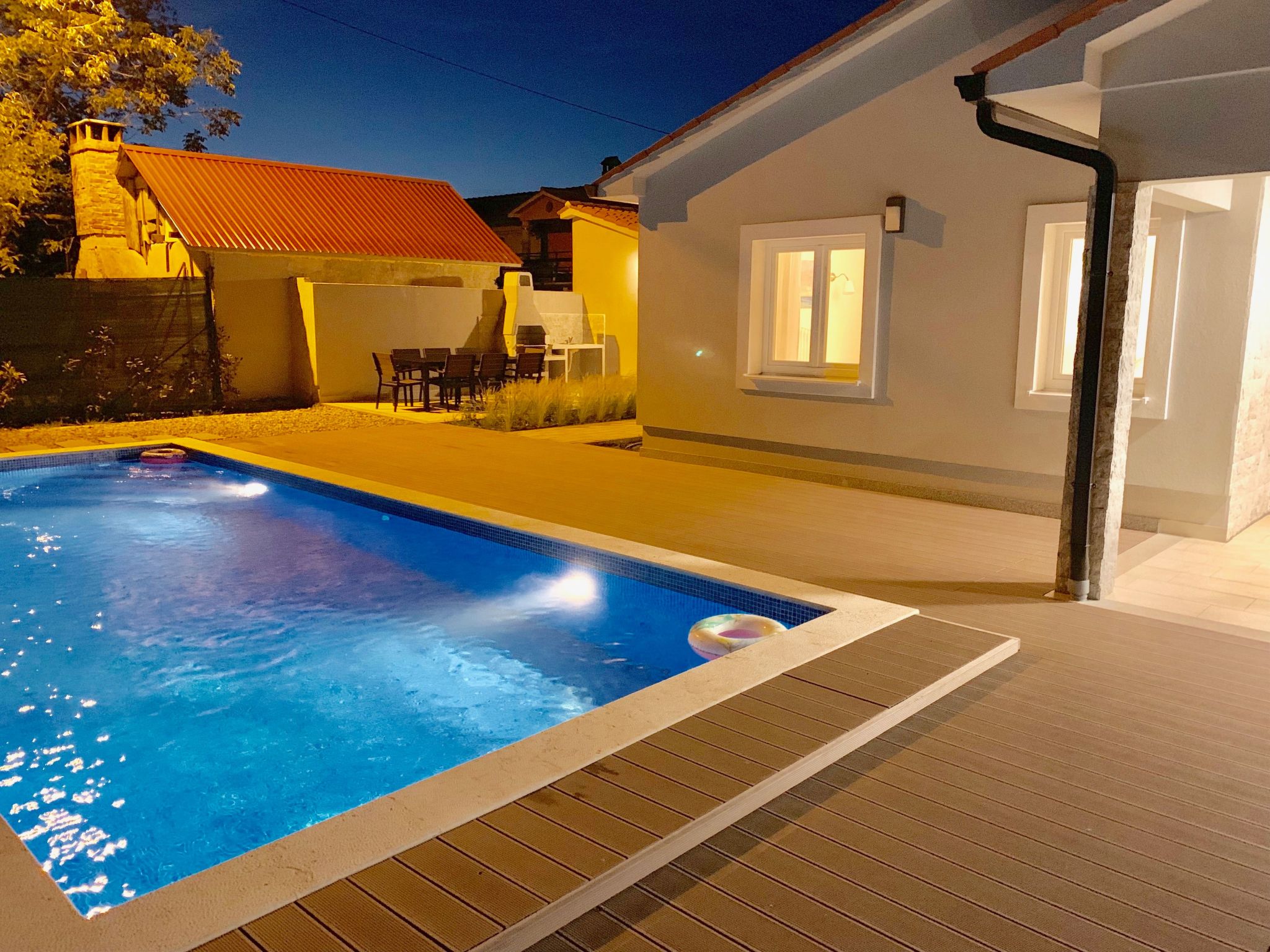 Charmante Villa mit gepflegtem Garten und beheiztem Pool-Dedans