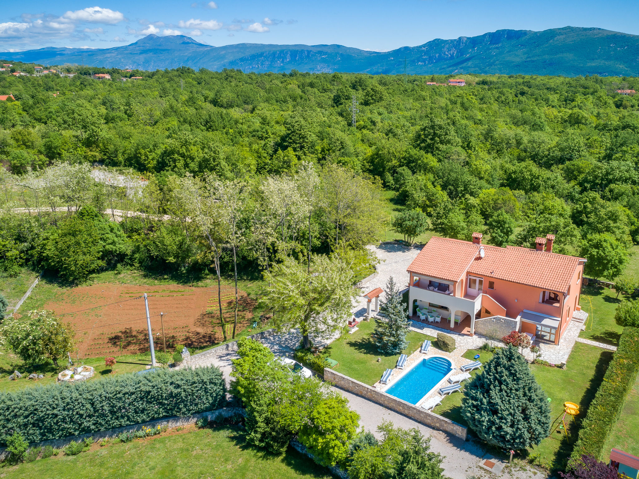 Vakantiehuis met privé zwembad in Nedescina (Kroatië) voor 8 personen