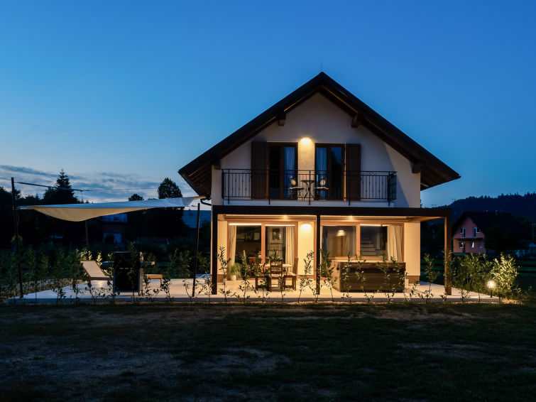 4-persoons vakantiehuis in Fužine met whirlpool en sauna in Fužine