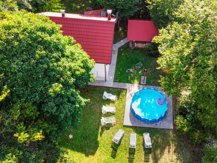Vakantiehuis met open haard en privézwembad in Fužine in Fužine