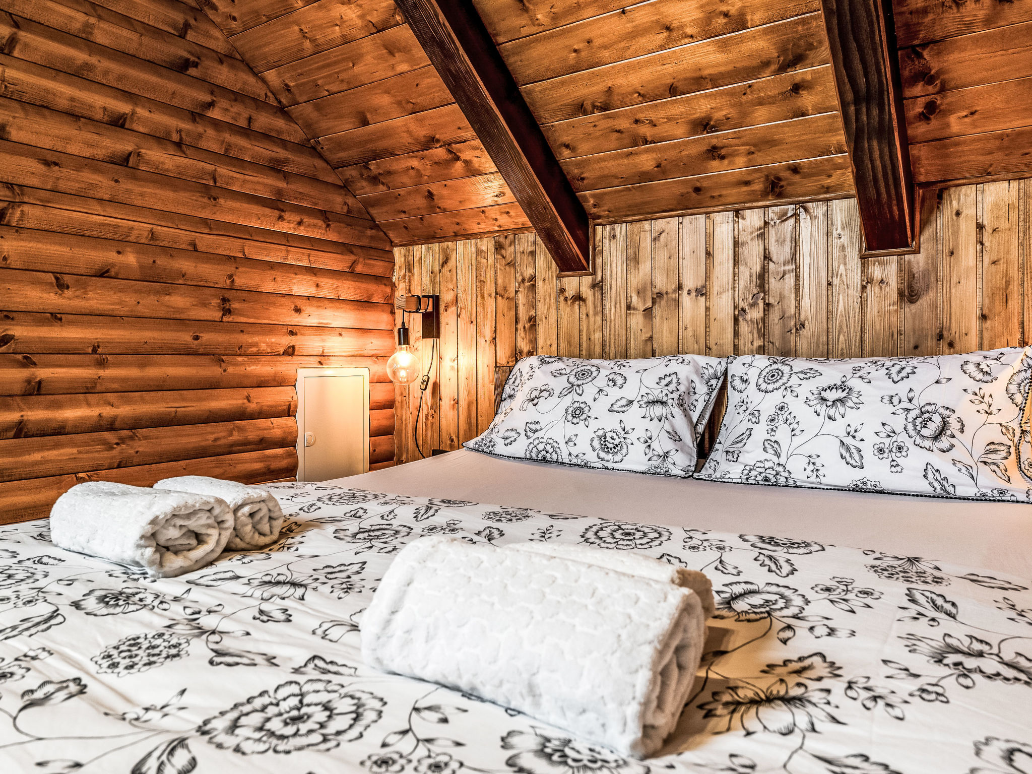 Cozy Bear Cabin - Inside