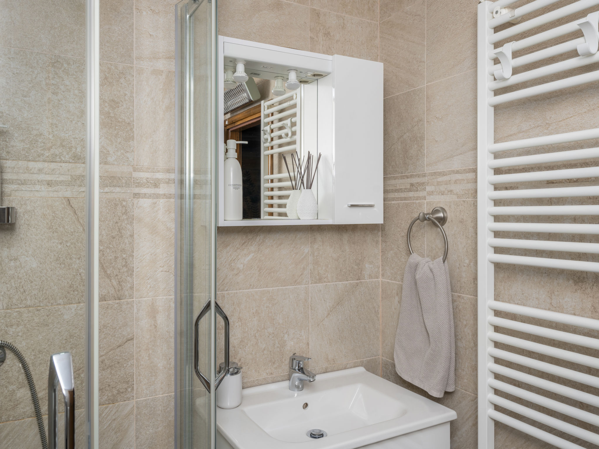 Cozy Bear Cabin - Inside