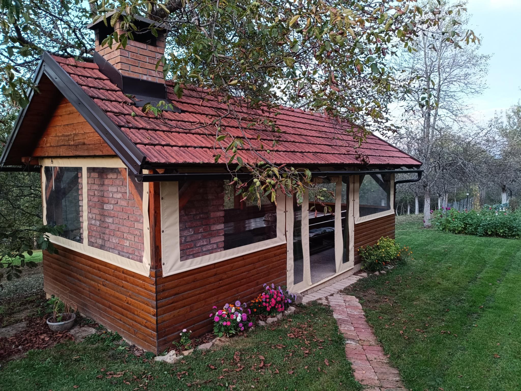 Haus in Sleme Skradsko mit Whirlpool und Parkplatz-Binnen