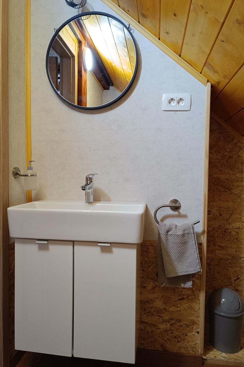 Haus in Sleme Skradsko mit Whirlpool und Parkplatz-Binnen