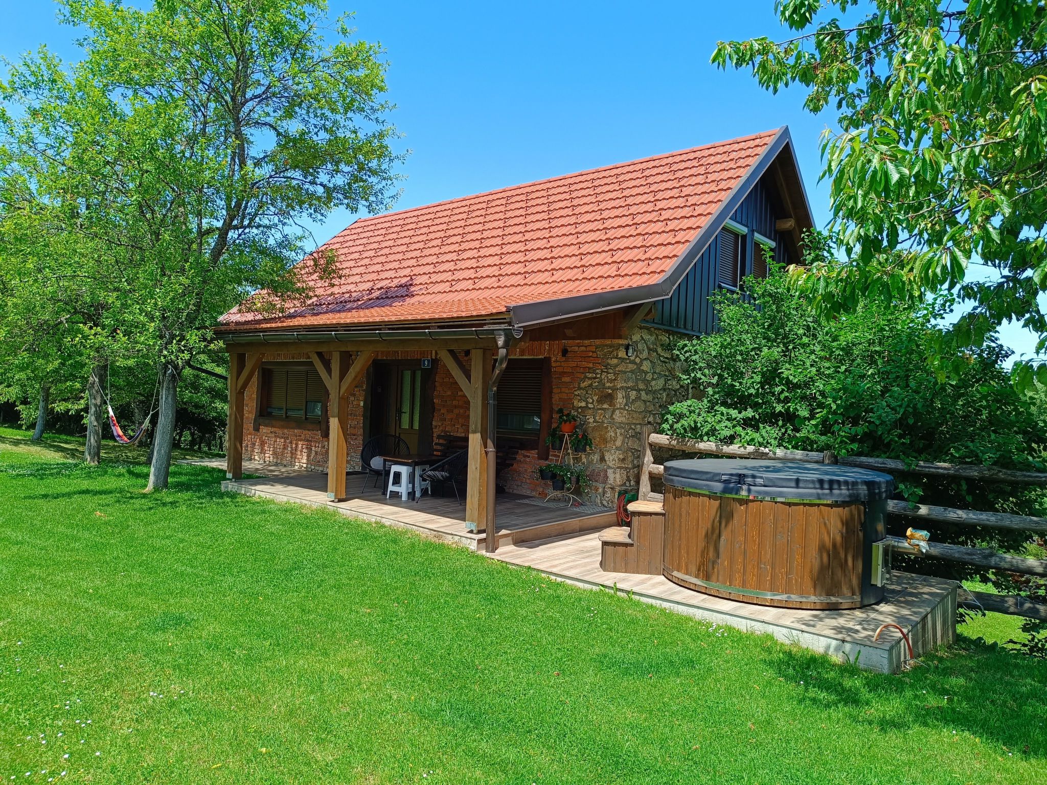 Haus in Sleme Skradsko mit Whirlpool und Parkplatz-Binnen