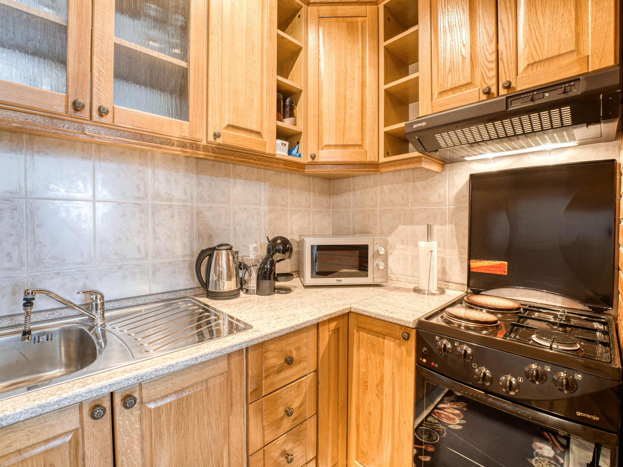 Maison Maklen – Cuisine et coin repas, photo 12 sur 53